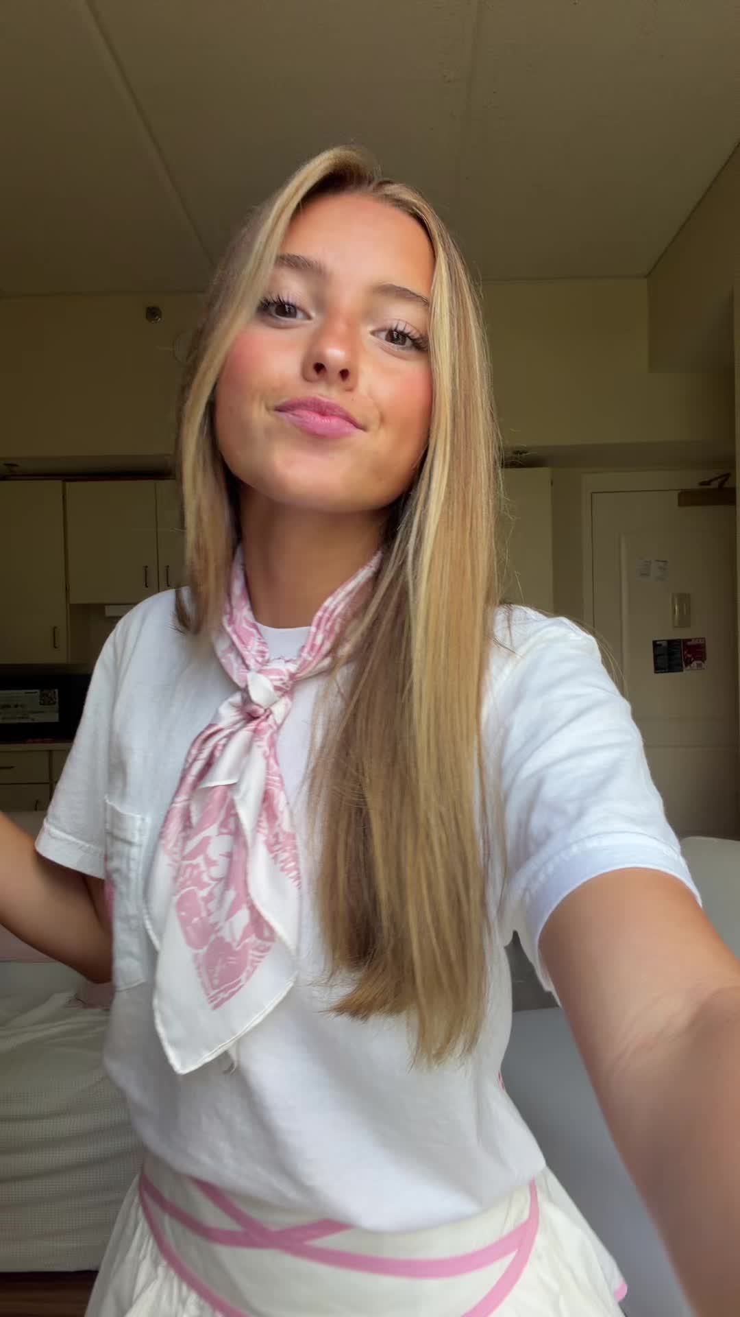 @🦄