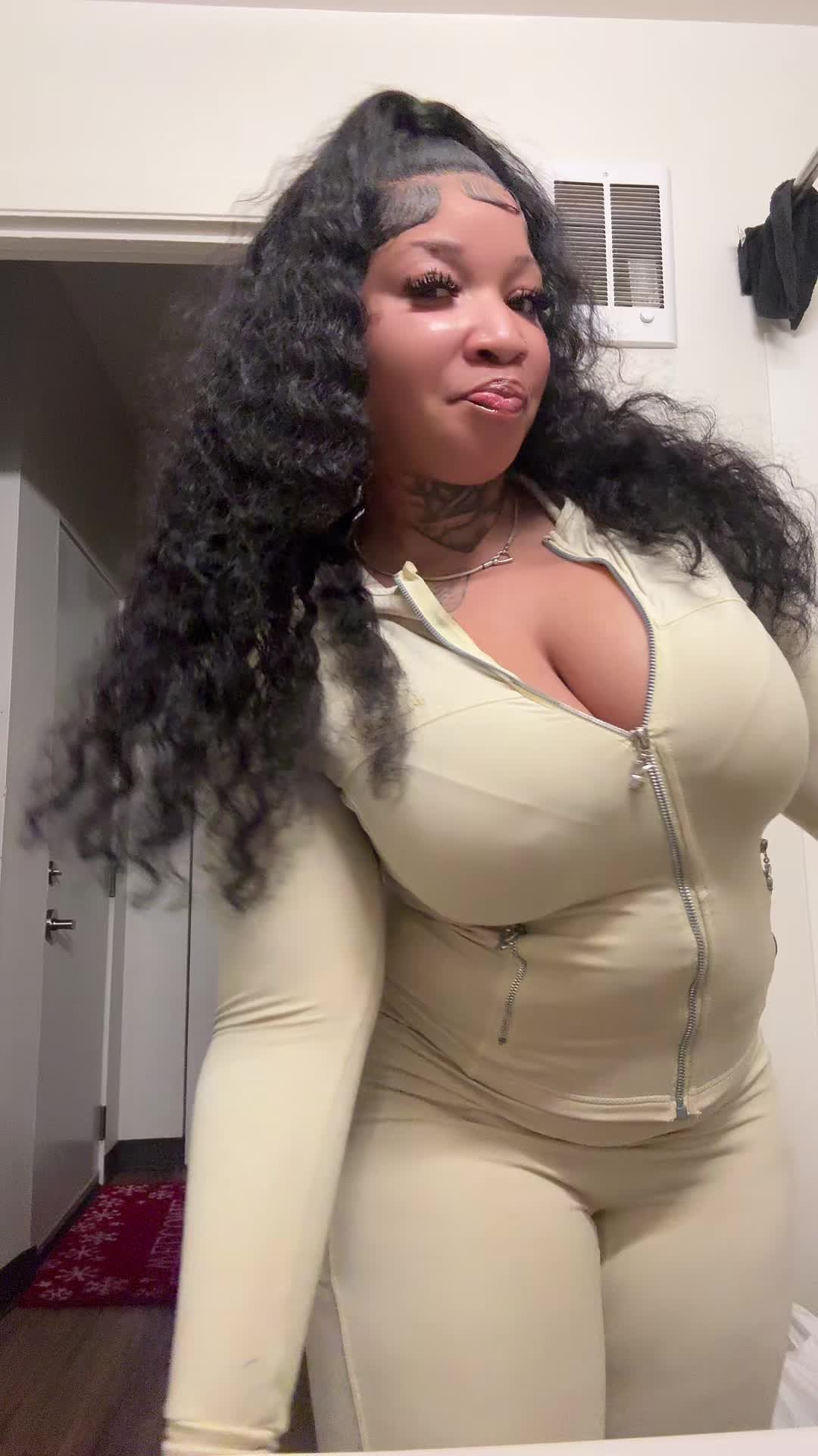 @EssieBabyyy