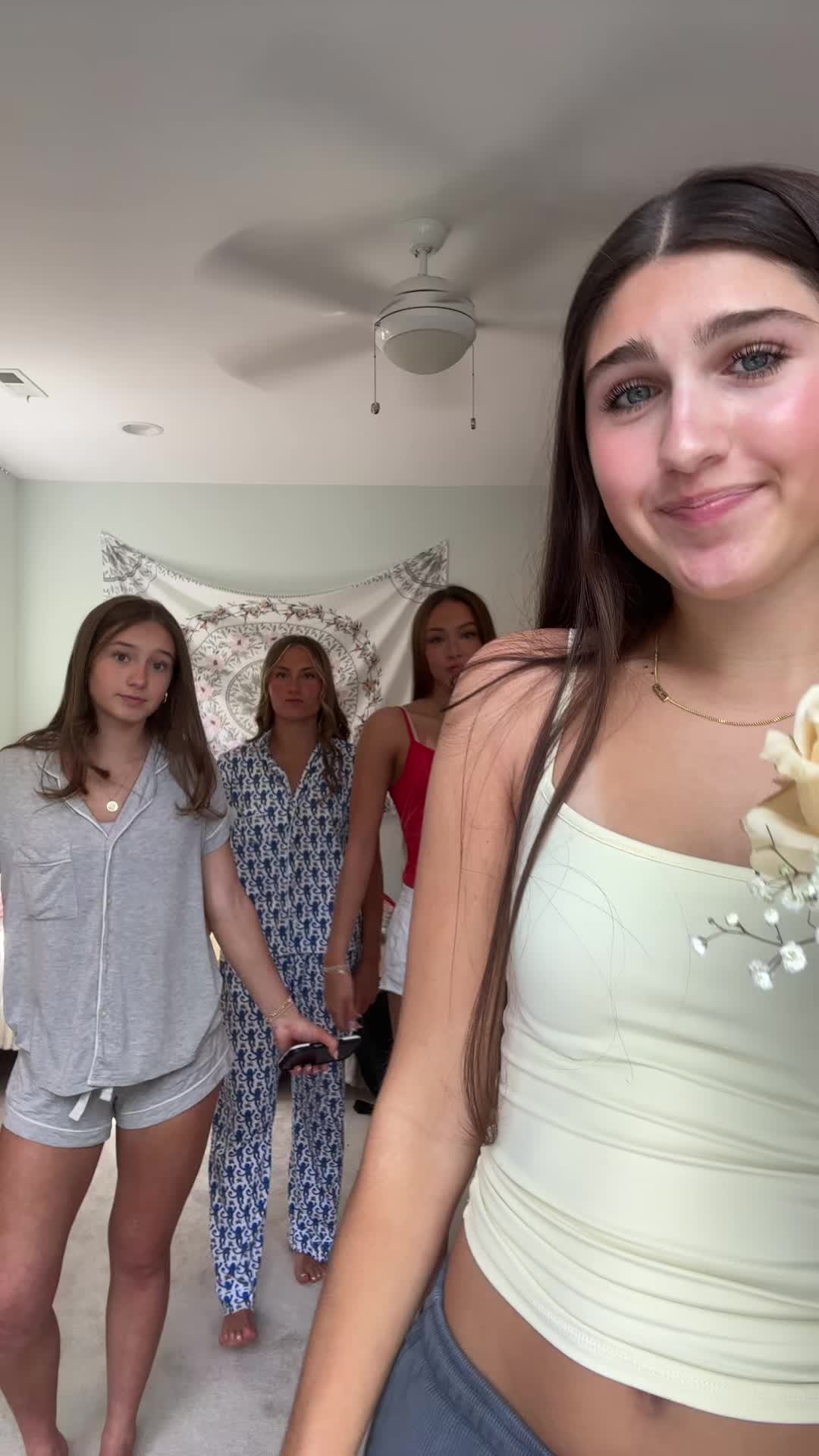 @bella