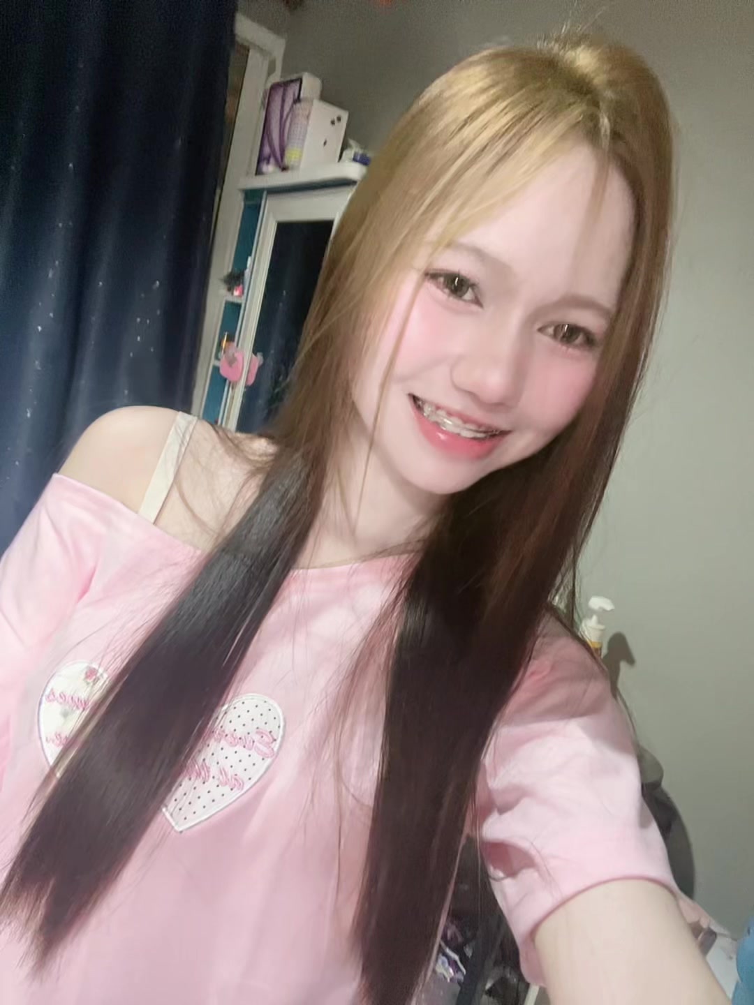 @แก้มที่ใส่รีสีชมพู