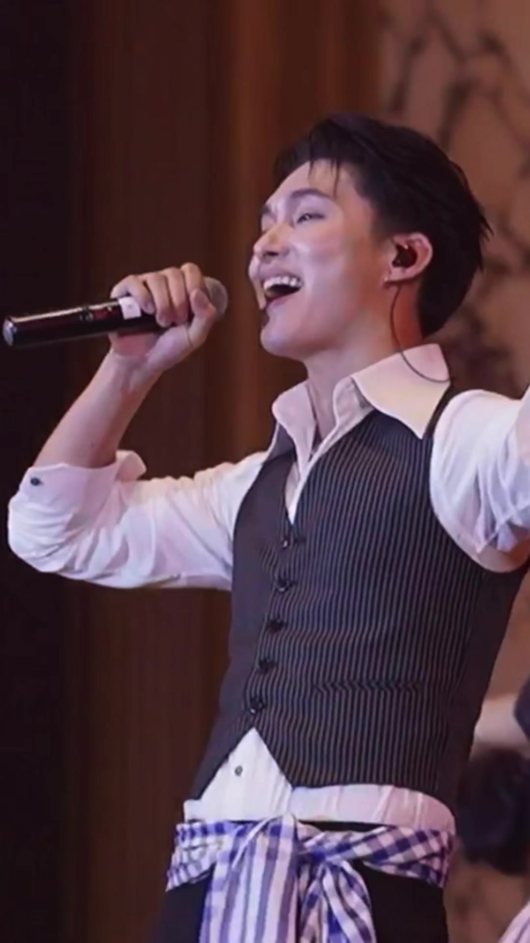 @ddavideunghao អុឹងហាវ