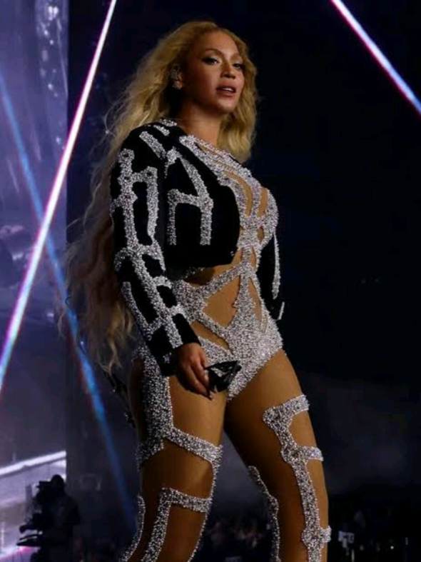 @Alineyonc&eacute;