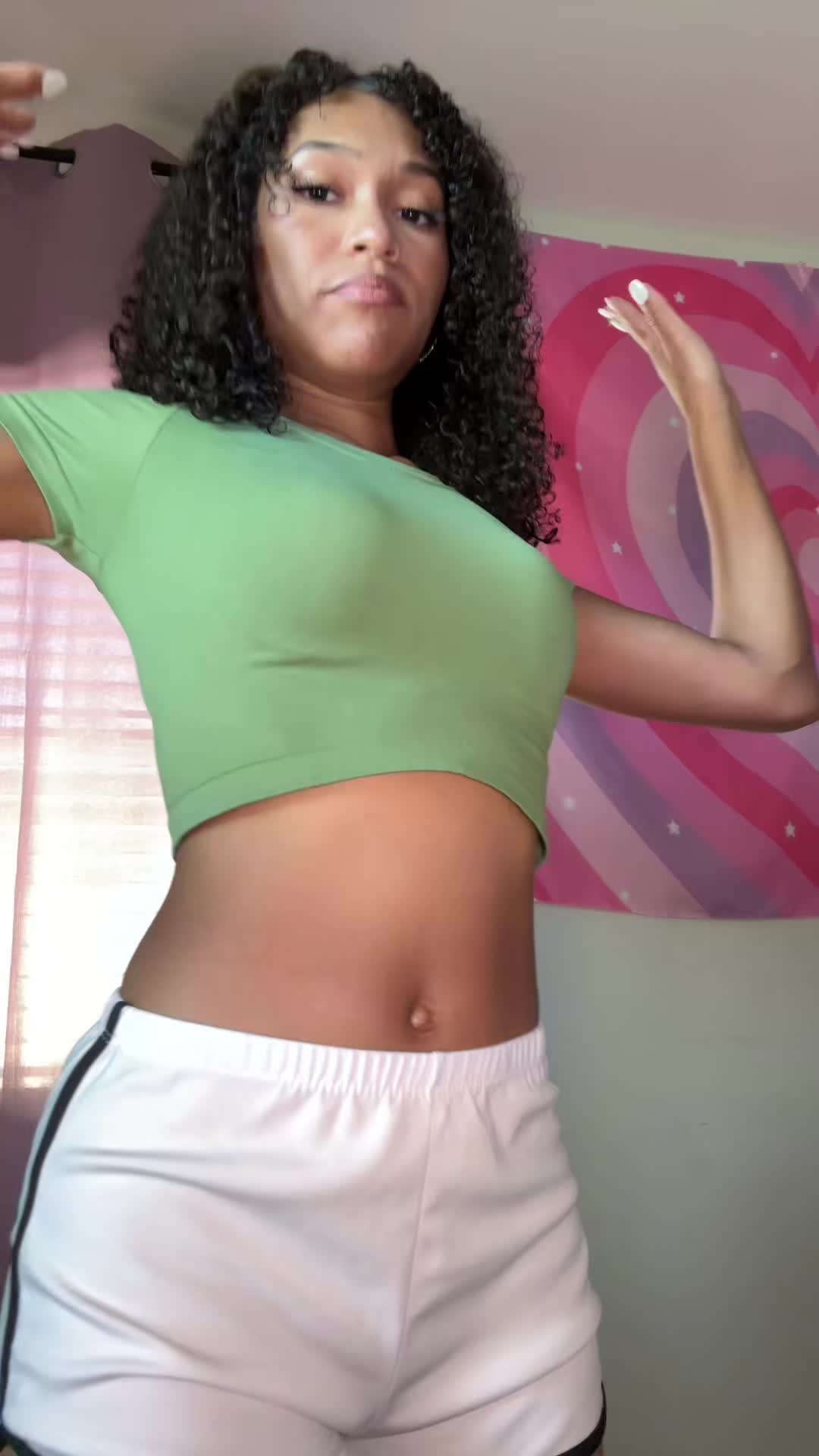 @Ava