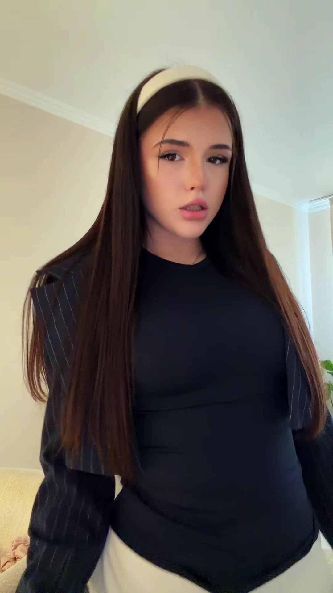 @𝐄𝐦𝐦𝐚