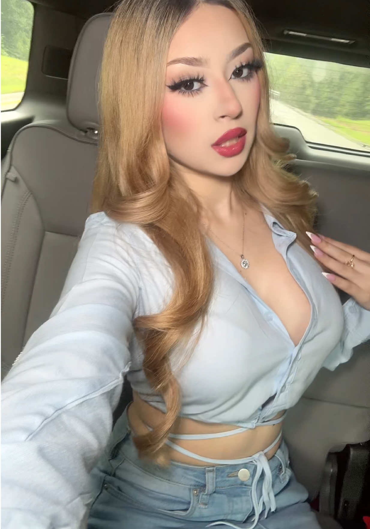 @Andrea♡‧₊˚
