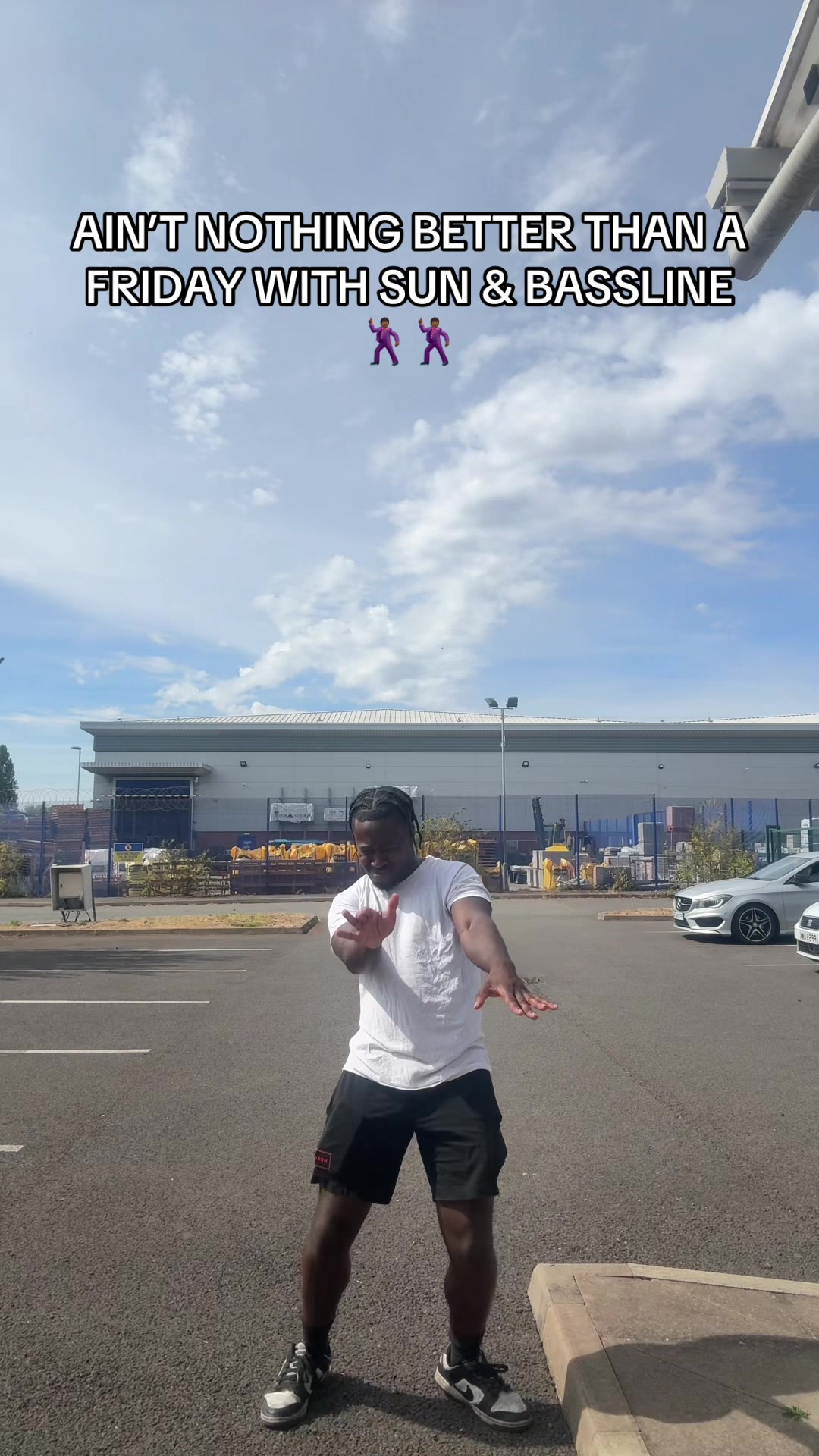 @MR HAPPY FRIDAY🕺🏾🥳