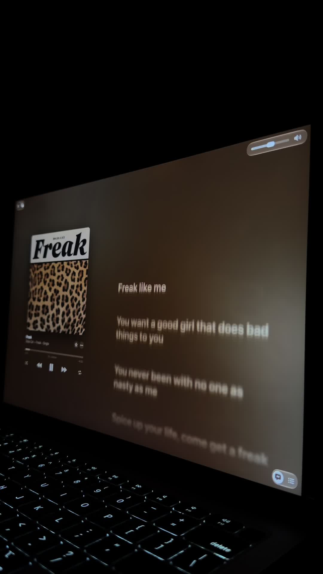 @🎧