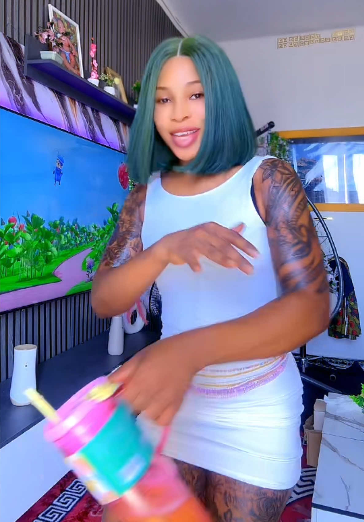 @officiallyElla38