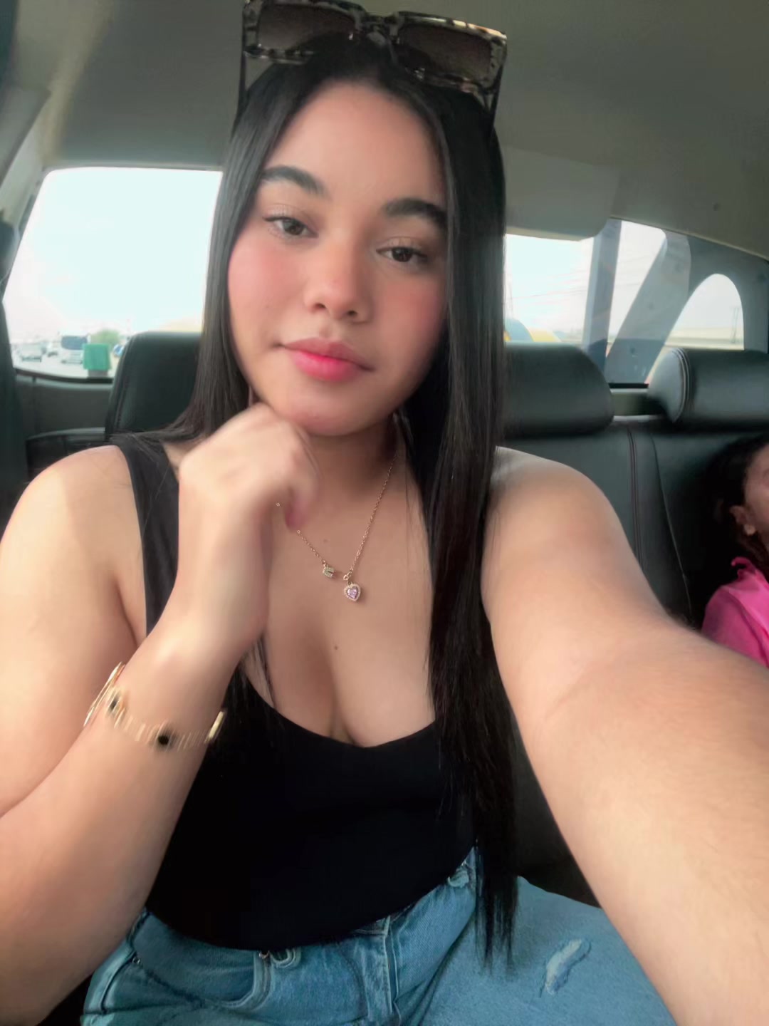 @👤