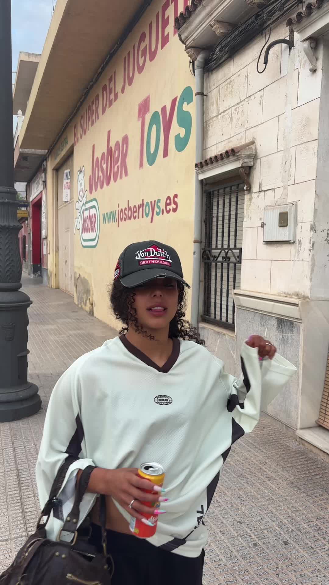 @A&iuml;sha Vis