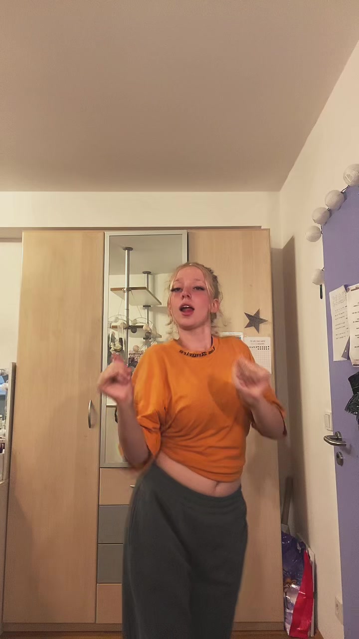 @𝐊𝐚𝐭𝐡𝐢🦋