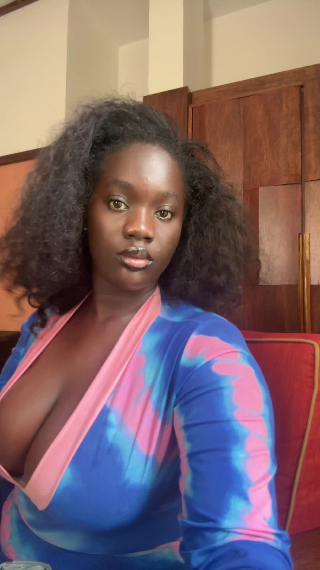 @𝑀𝒶𝓇𝒾𝑒-𝒹𝑒𝓈𝒾𝓇𝑒𝑒🇬🇭