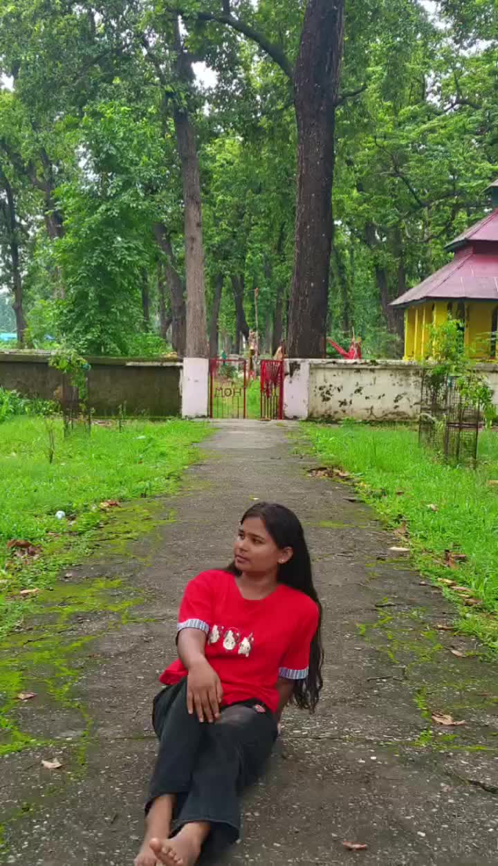 @👑pinky pahari 🍁💚🥀