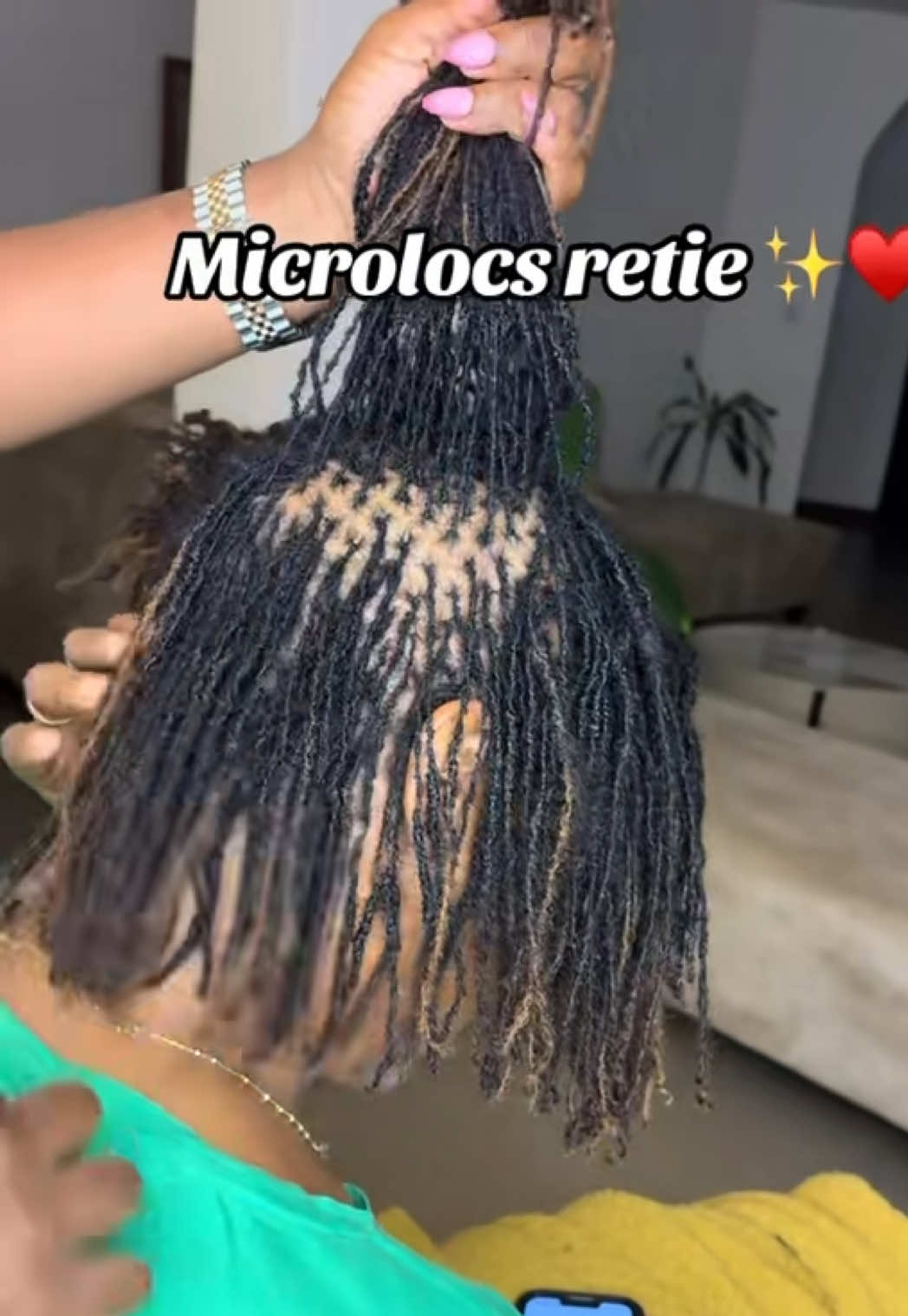 @FEMALE BARBER/LOCTICIAN IN LAG