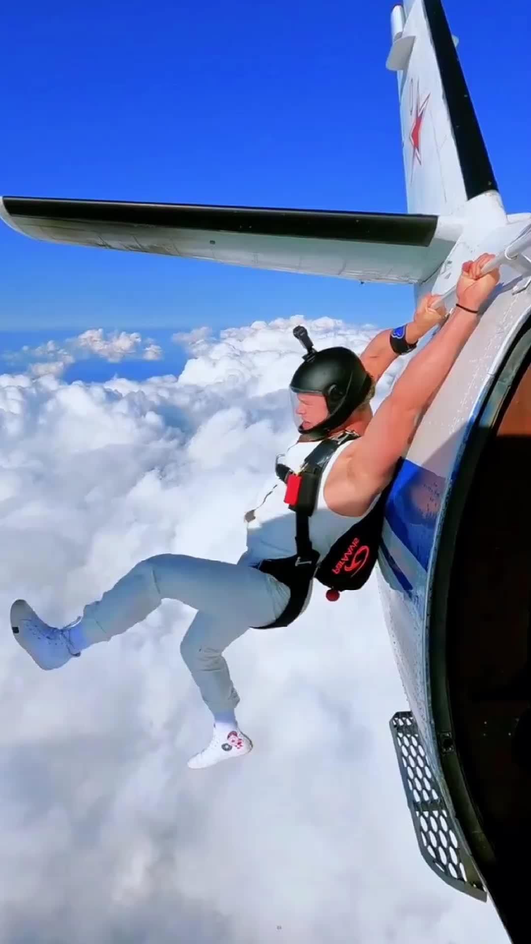 @SKY DIVING 🤿