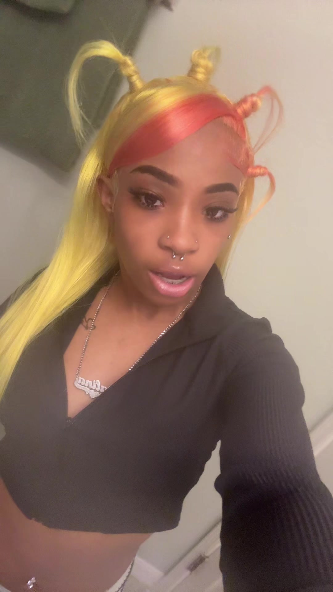 @👩🏽&zwj;❤️&zwj;💋&zwj;👩🏽