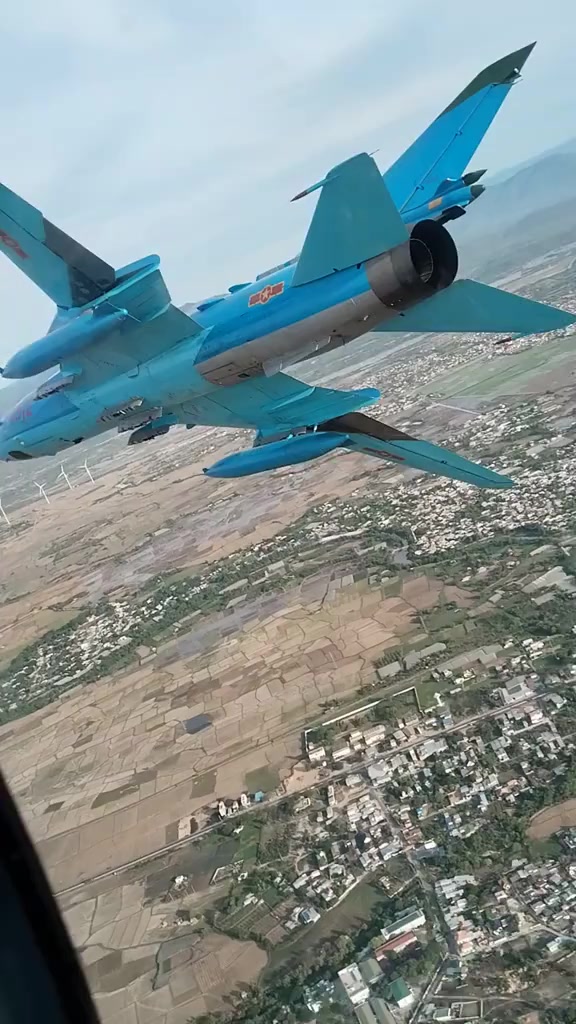 @Hoàng Hưng ✈️