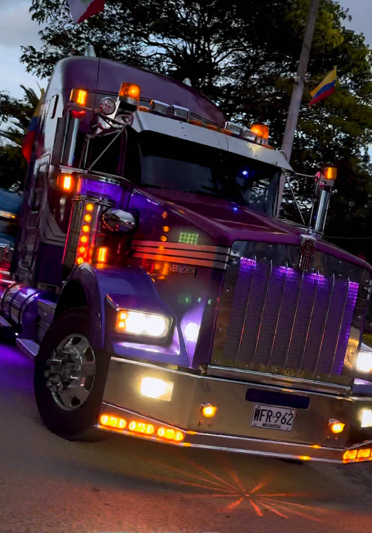 @Trucks Racing