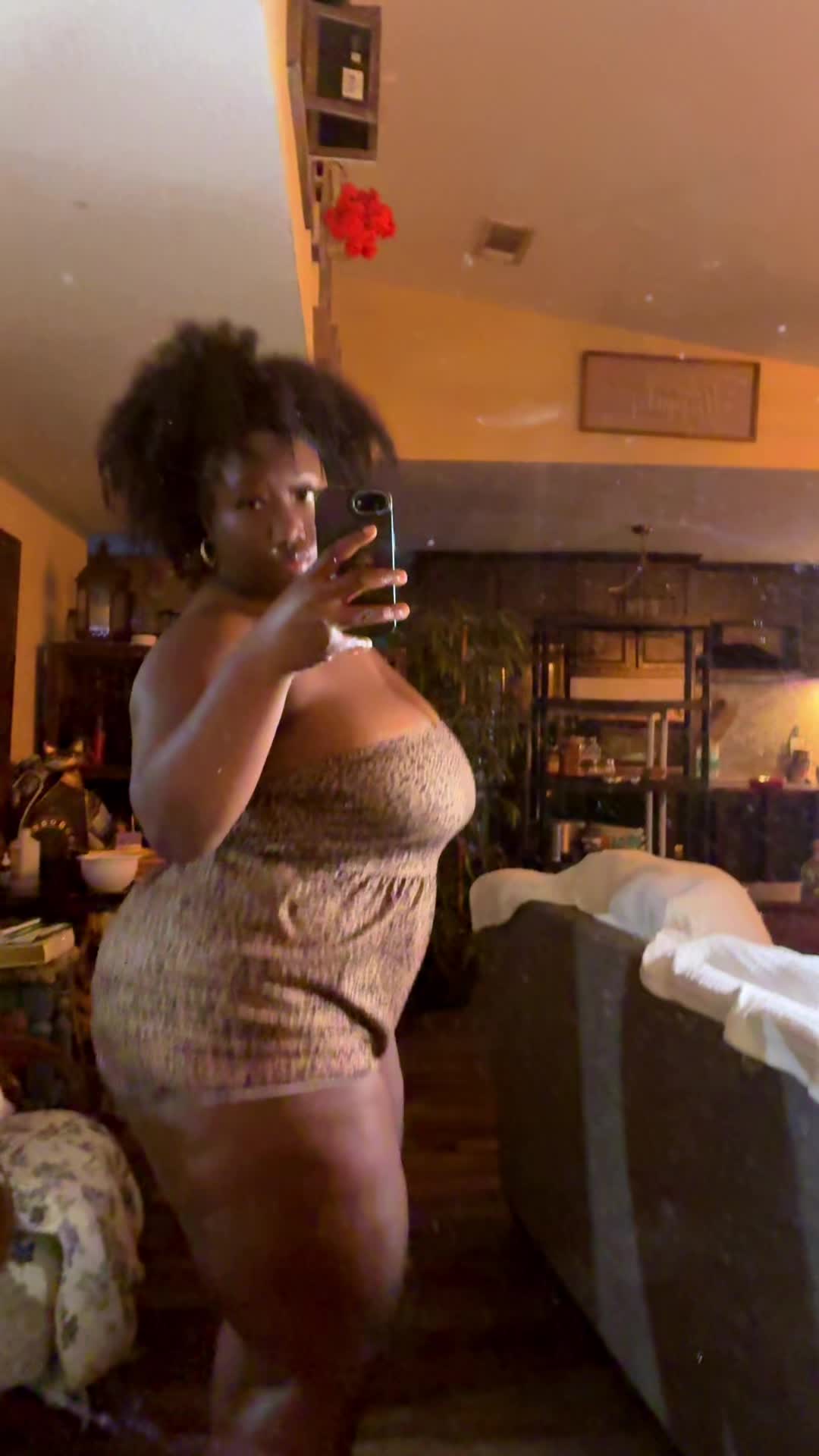 @Curvy.queen