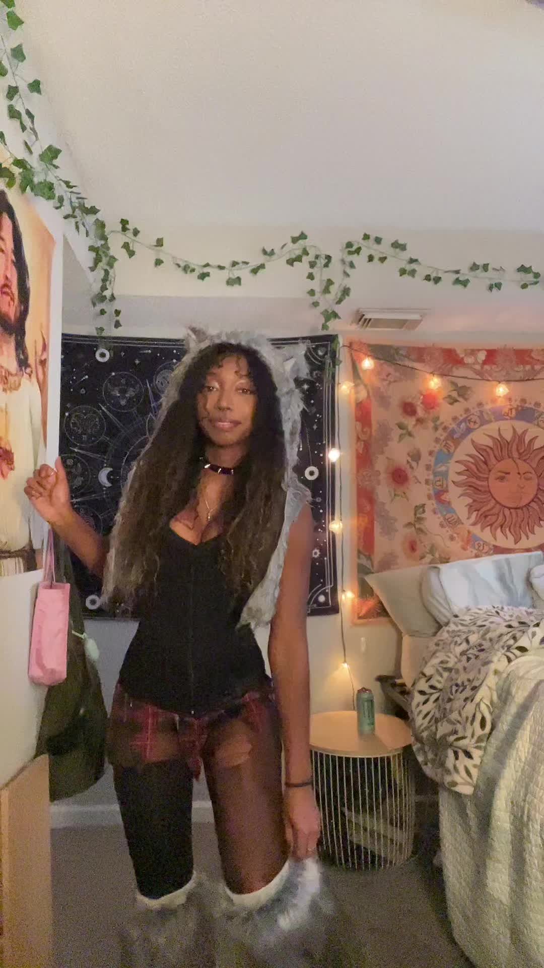 @lluna.cos