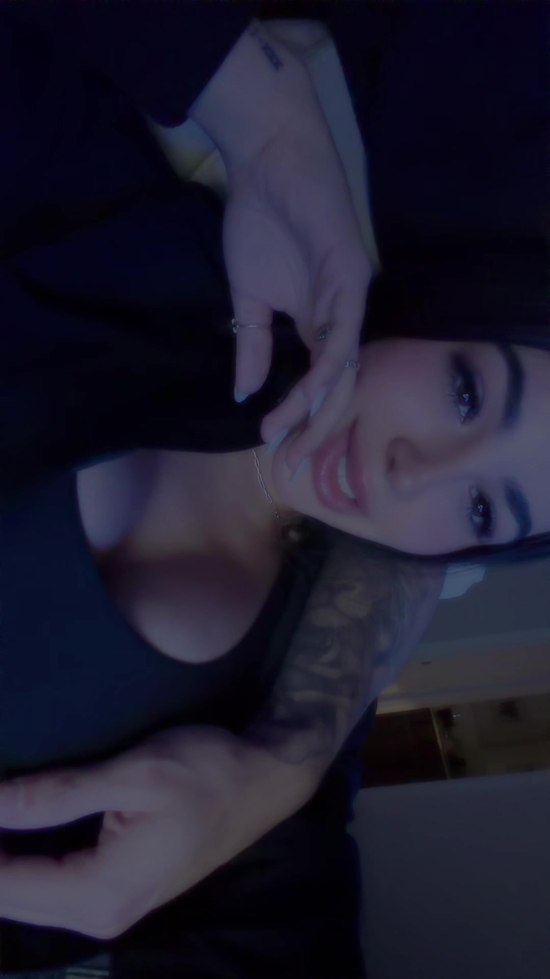@𝐿𝒾𝓏🖤🦍