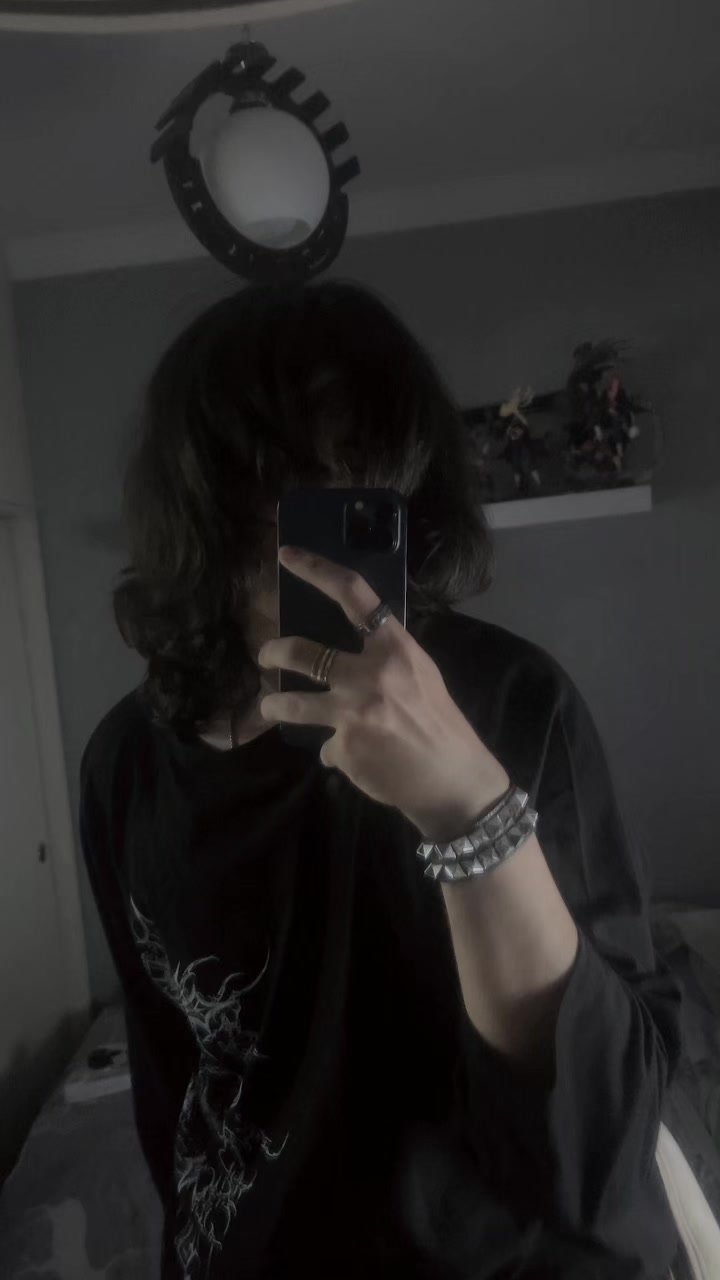 @blooodyravenn