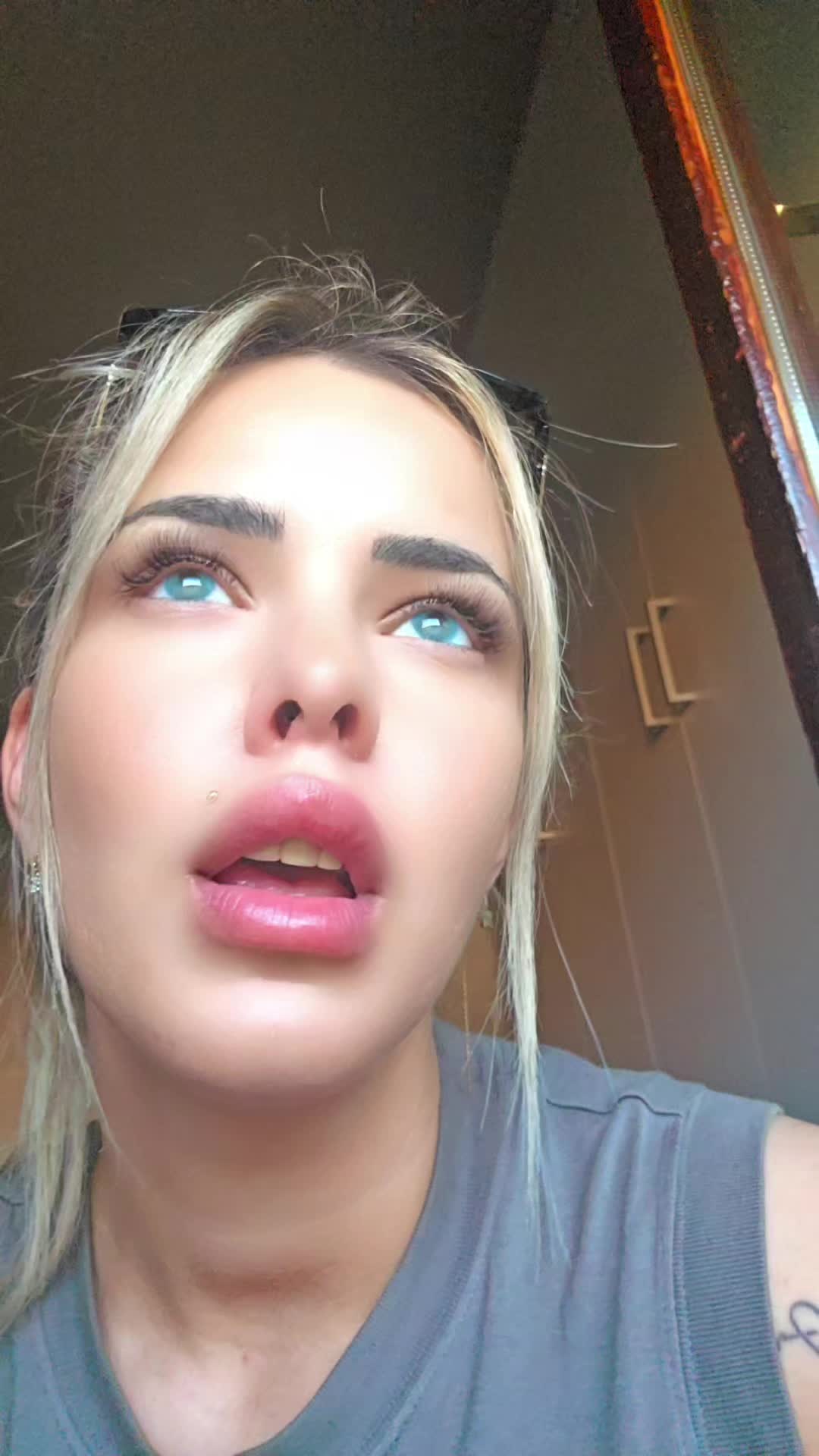 @Leaa23