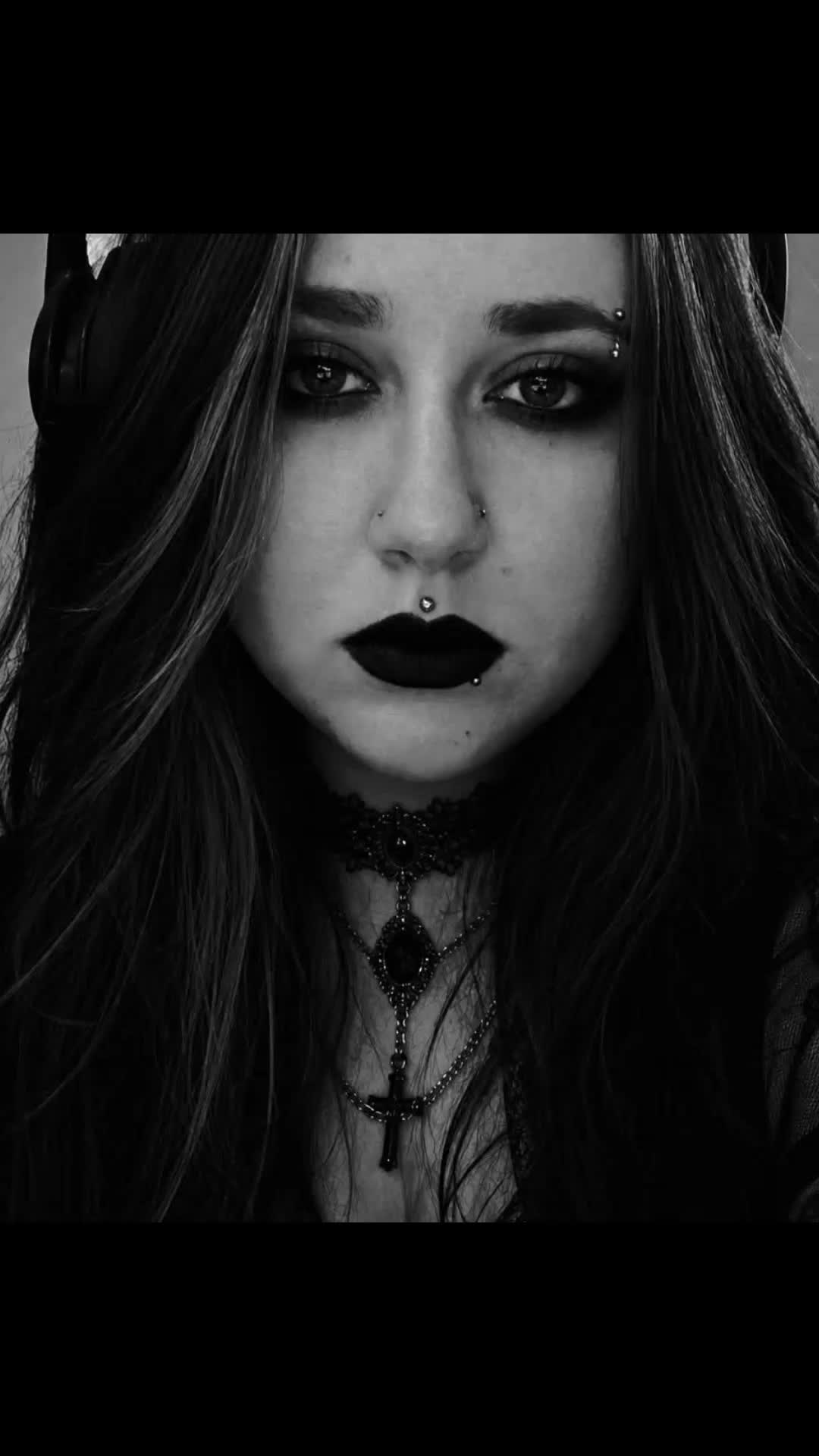 @DigitalGothMommi