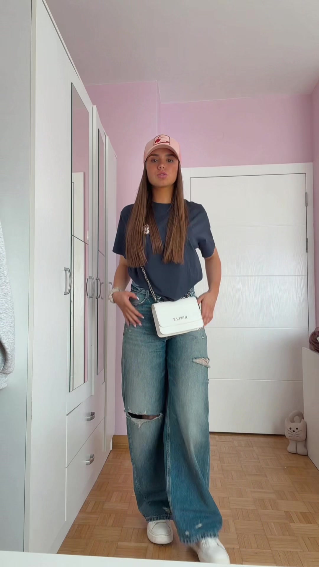 @лара