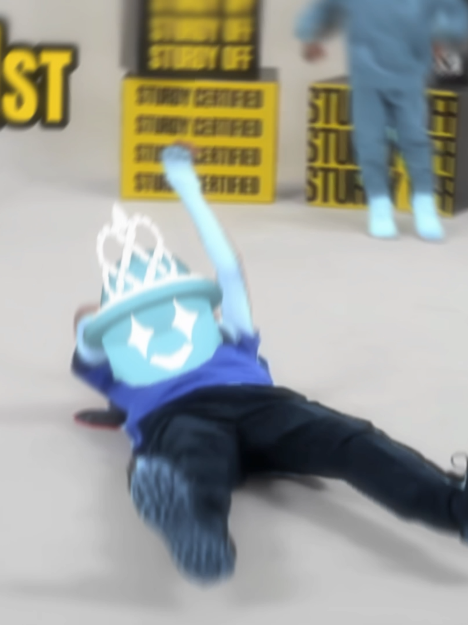 @ʟᴀᴄʀᴏʏᴀʟᴇ
