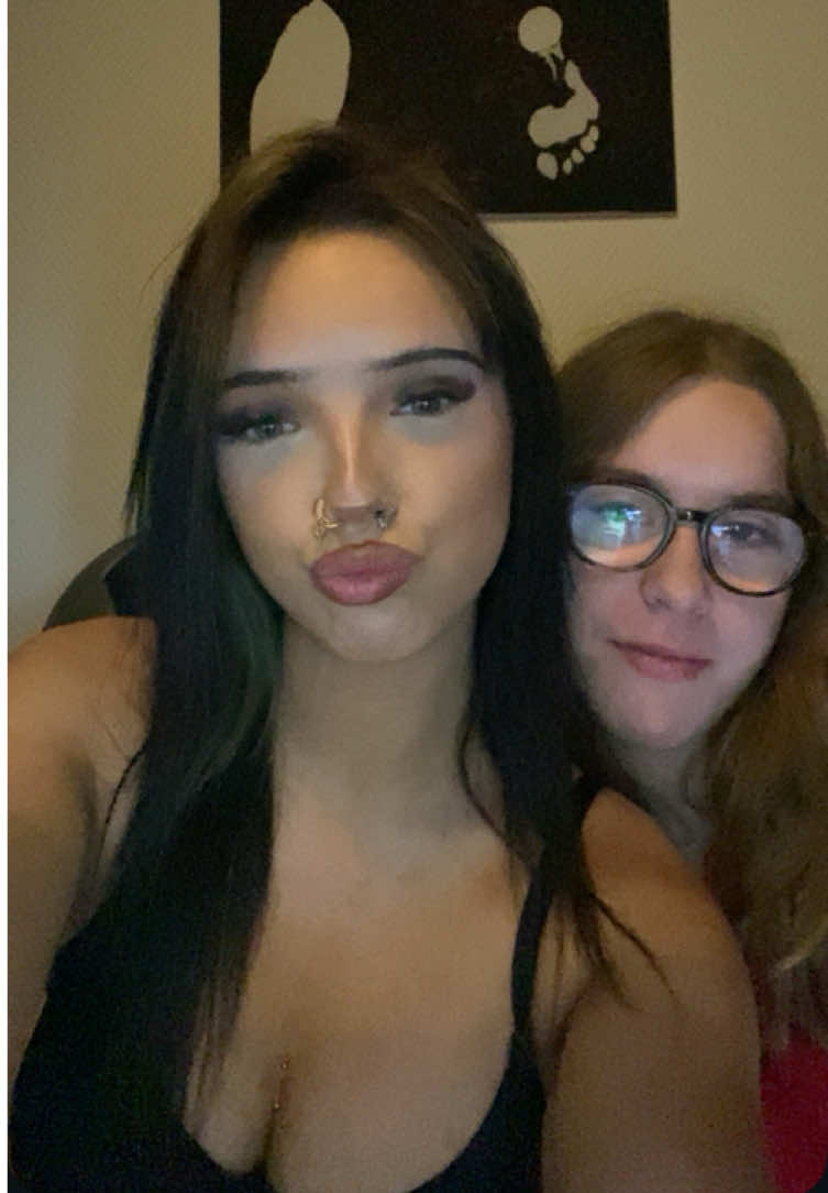 @🙎🏻&zwj;♀️💋