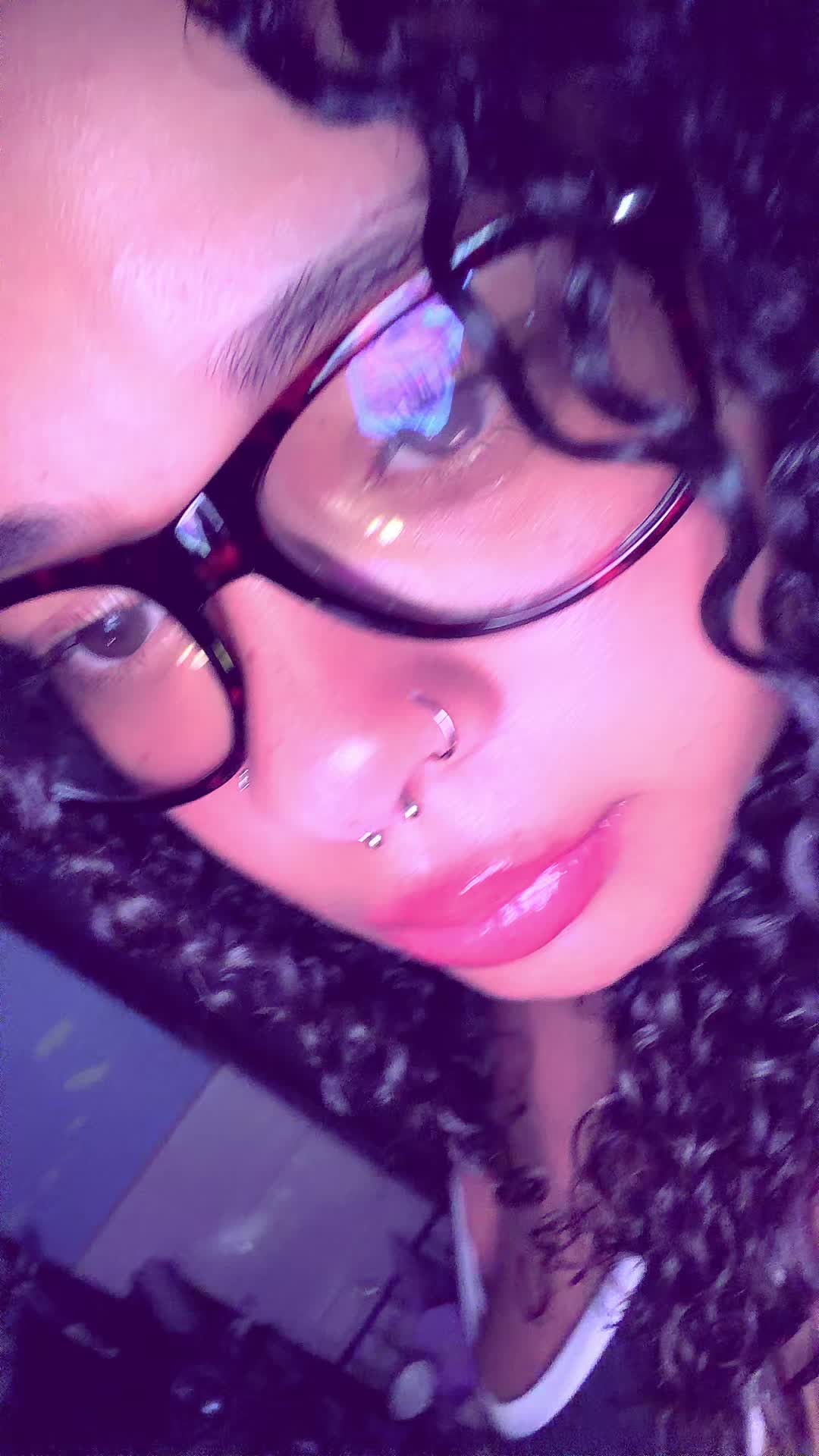 @T<3