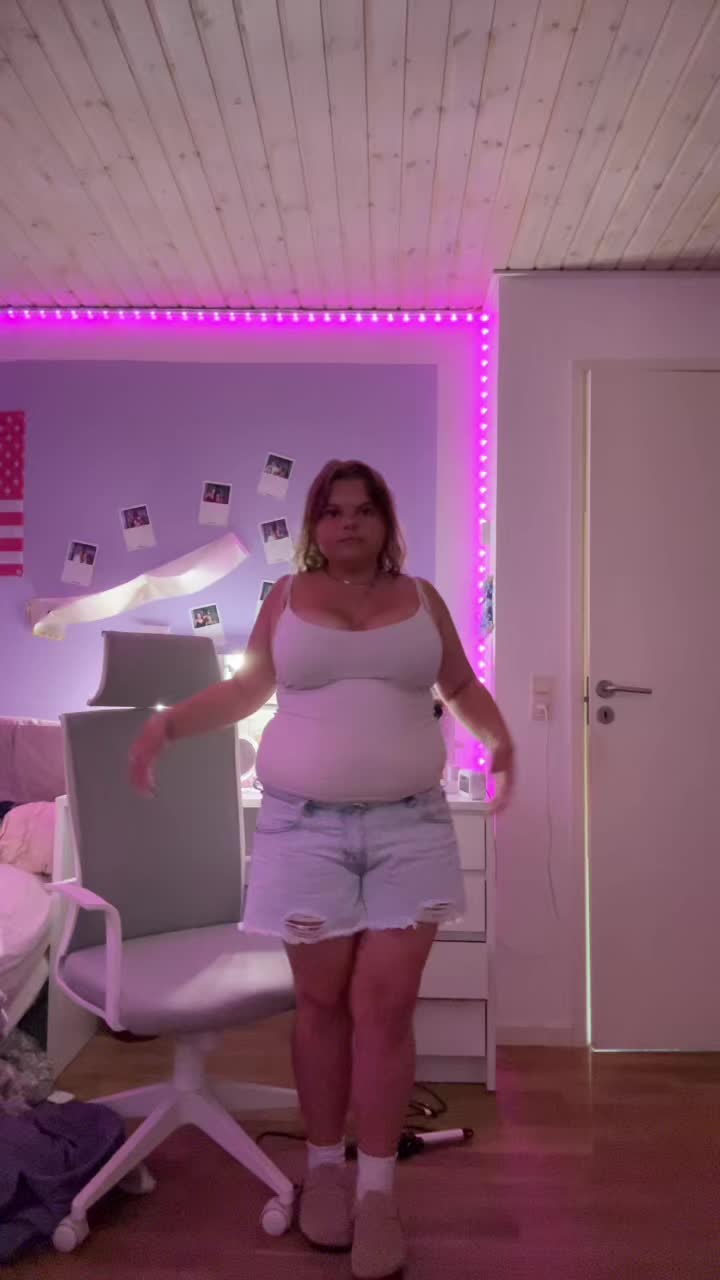 @𝒜<3🧸