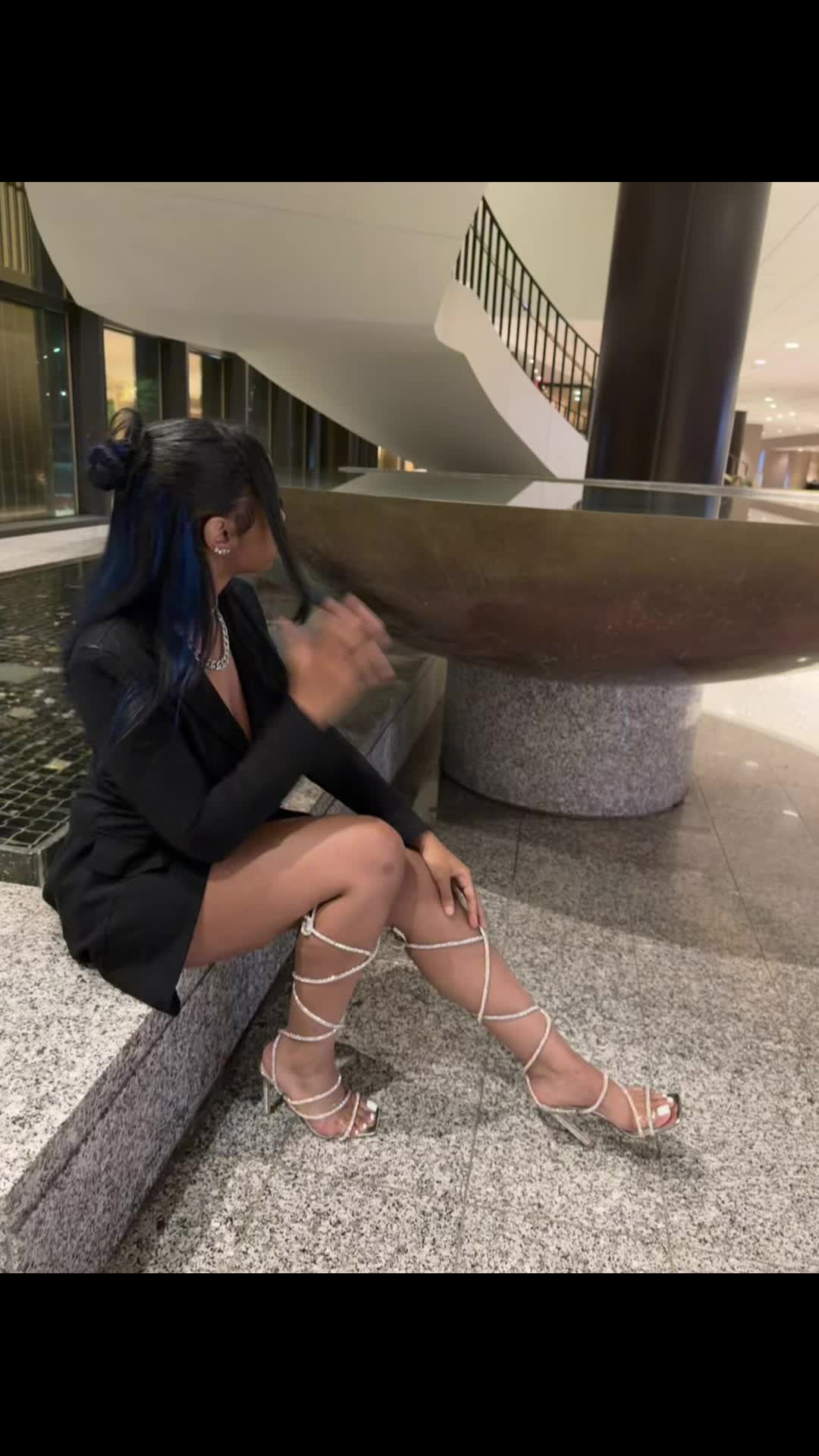 @⃟