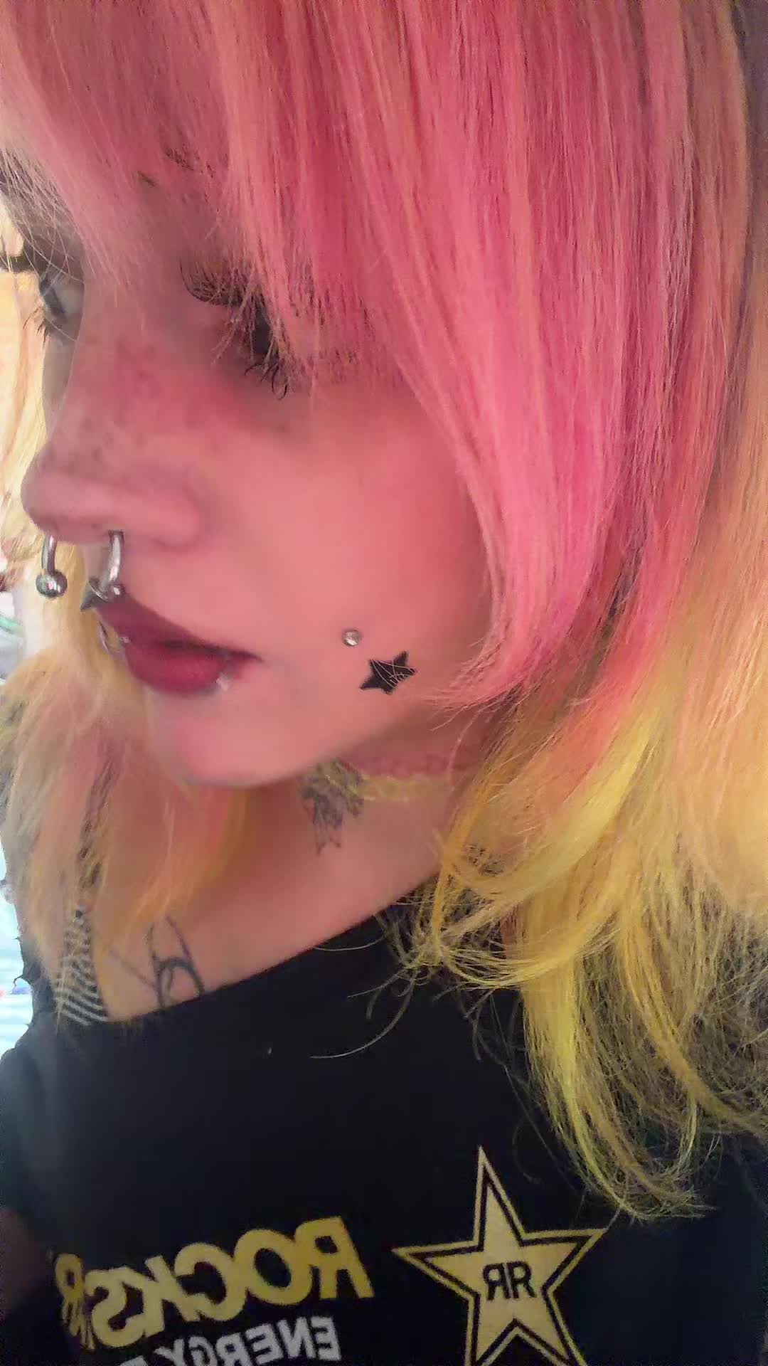 @2003kneesocks