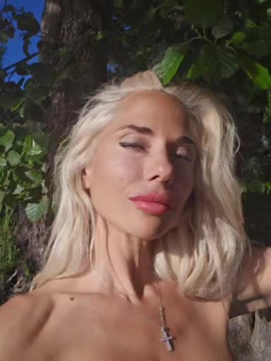 @BlondiFox