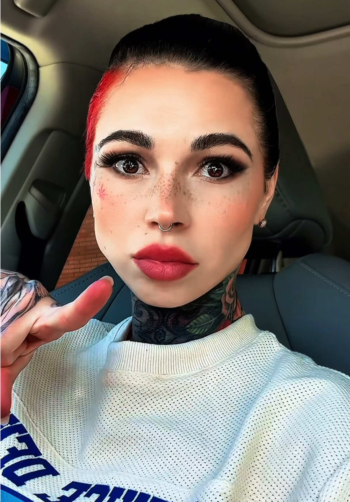@Bee