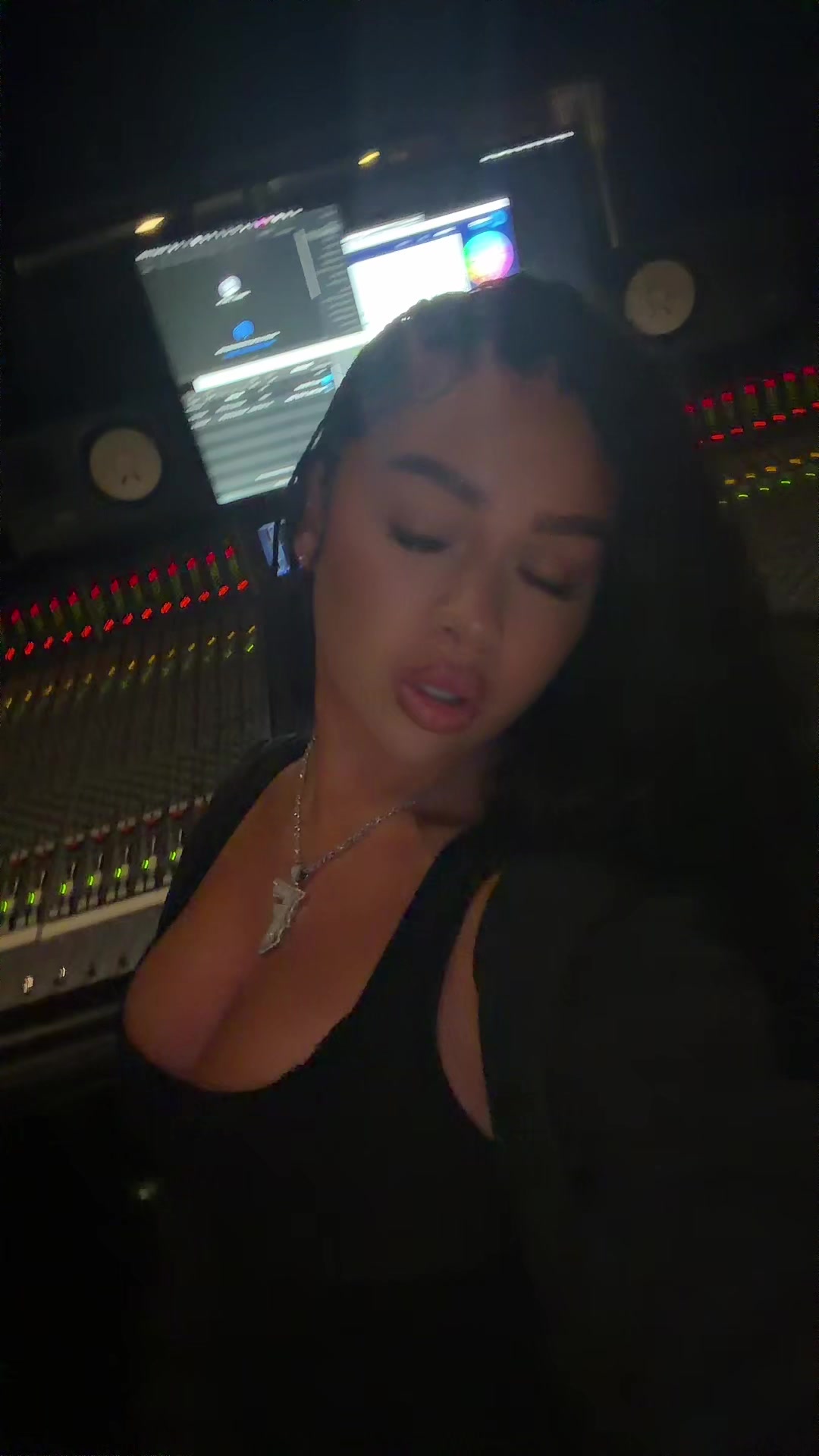 @nelliecharles_