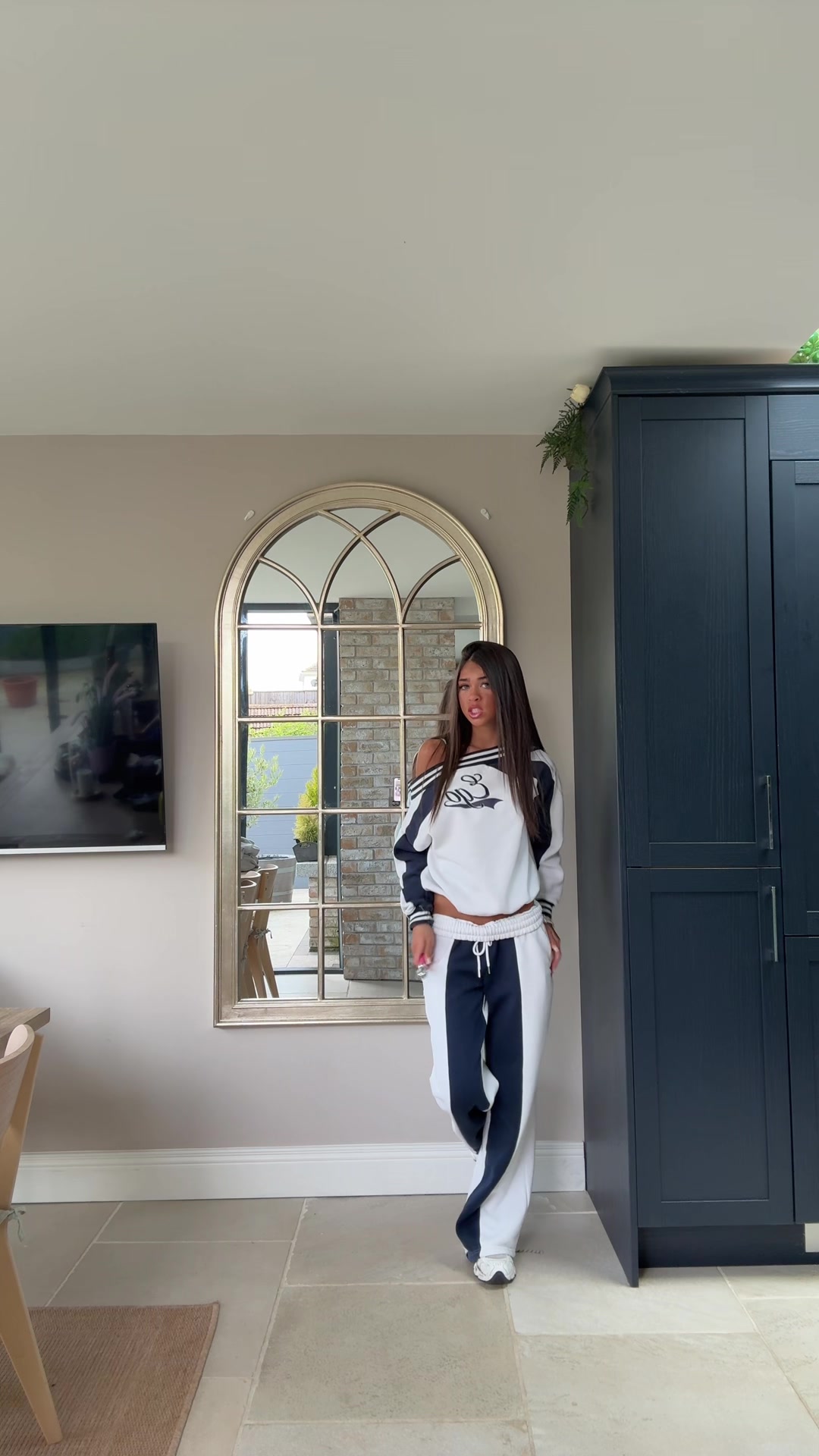 @charleyscl0se