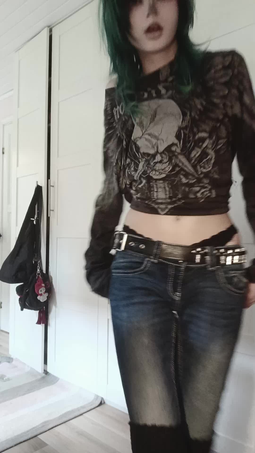 @🦇eronica