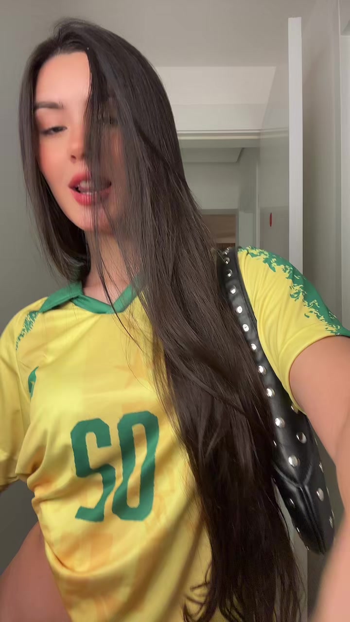 @L&iacute;via Ara&uacute;jo