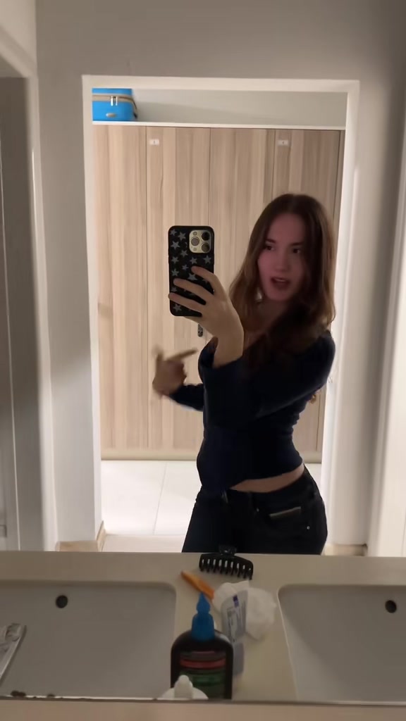 @🦦