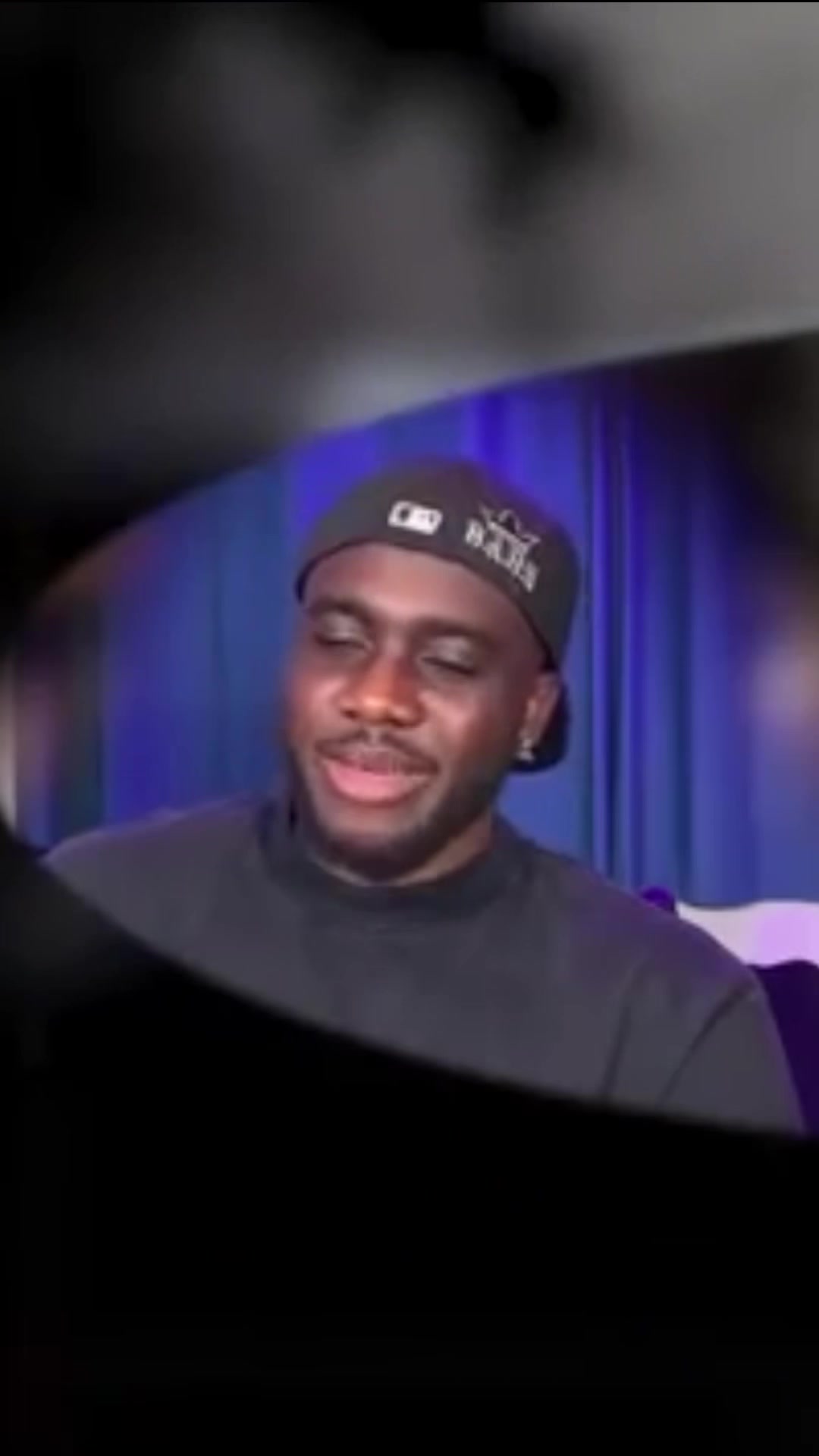 @Akinreacts