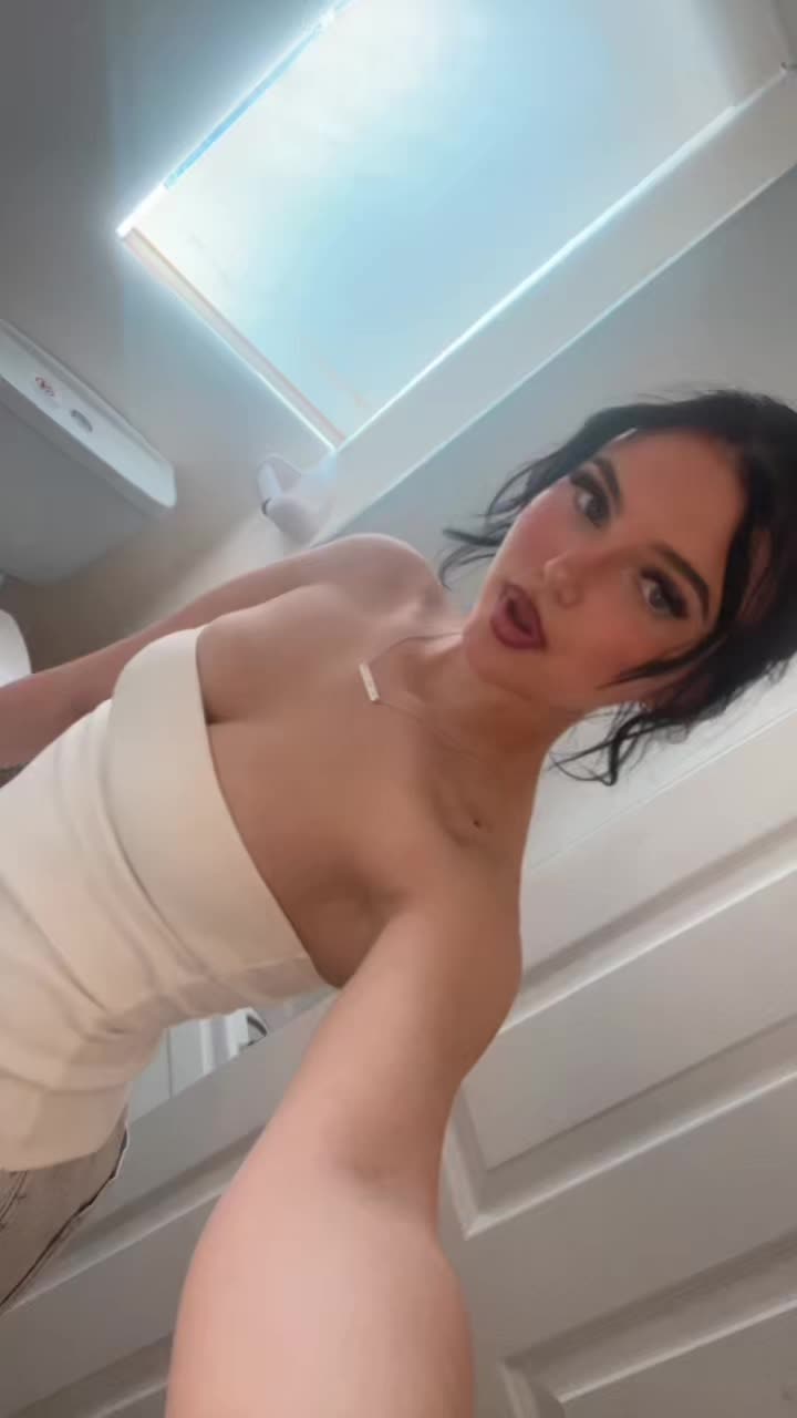 @evie adams 🫧
