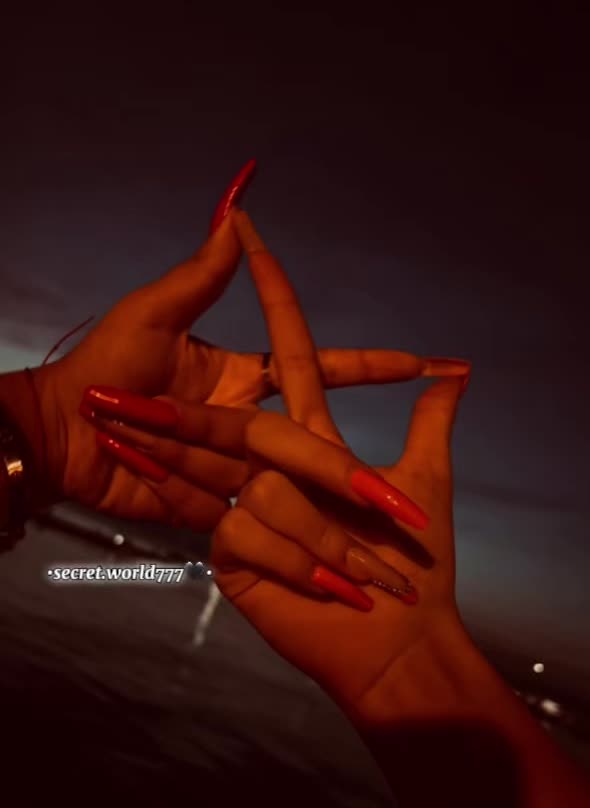 @🖤
