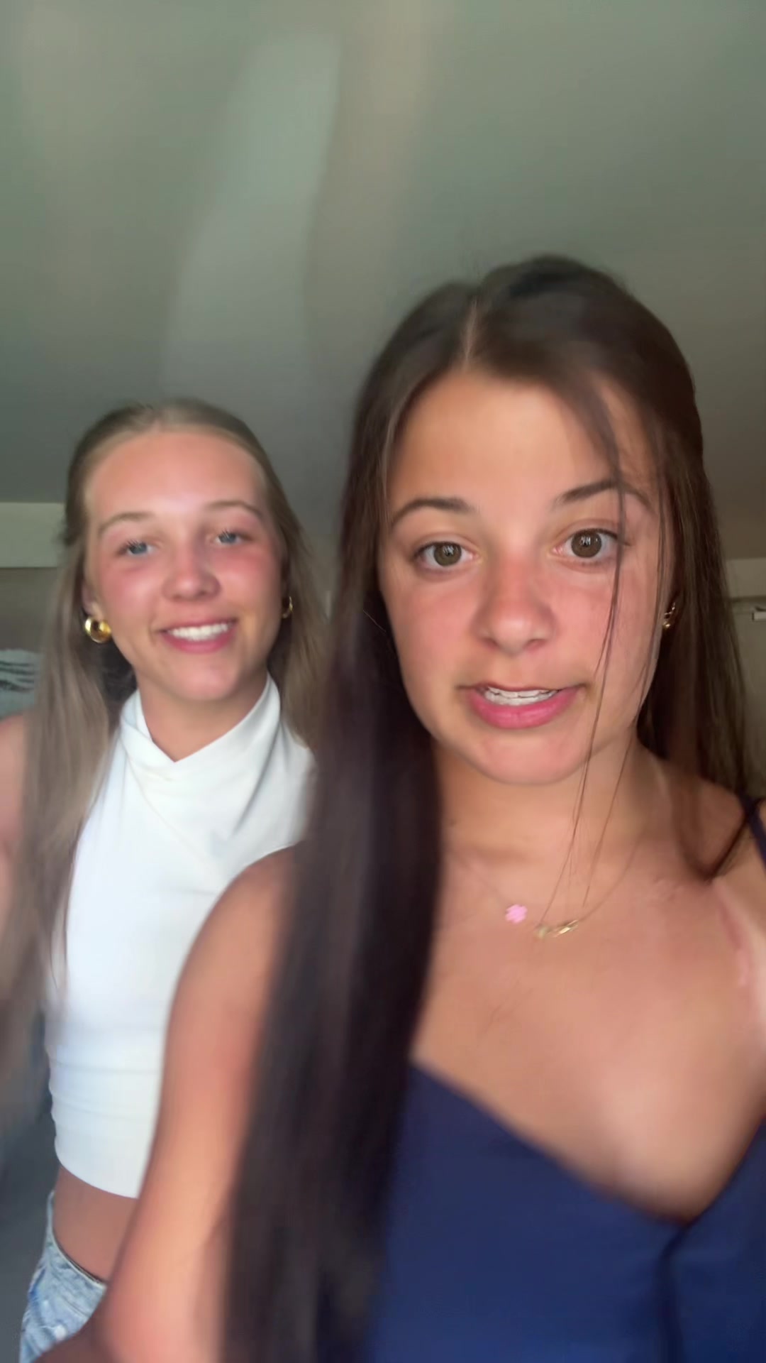 @liasansbury