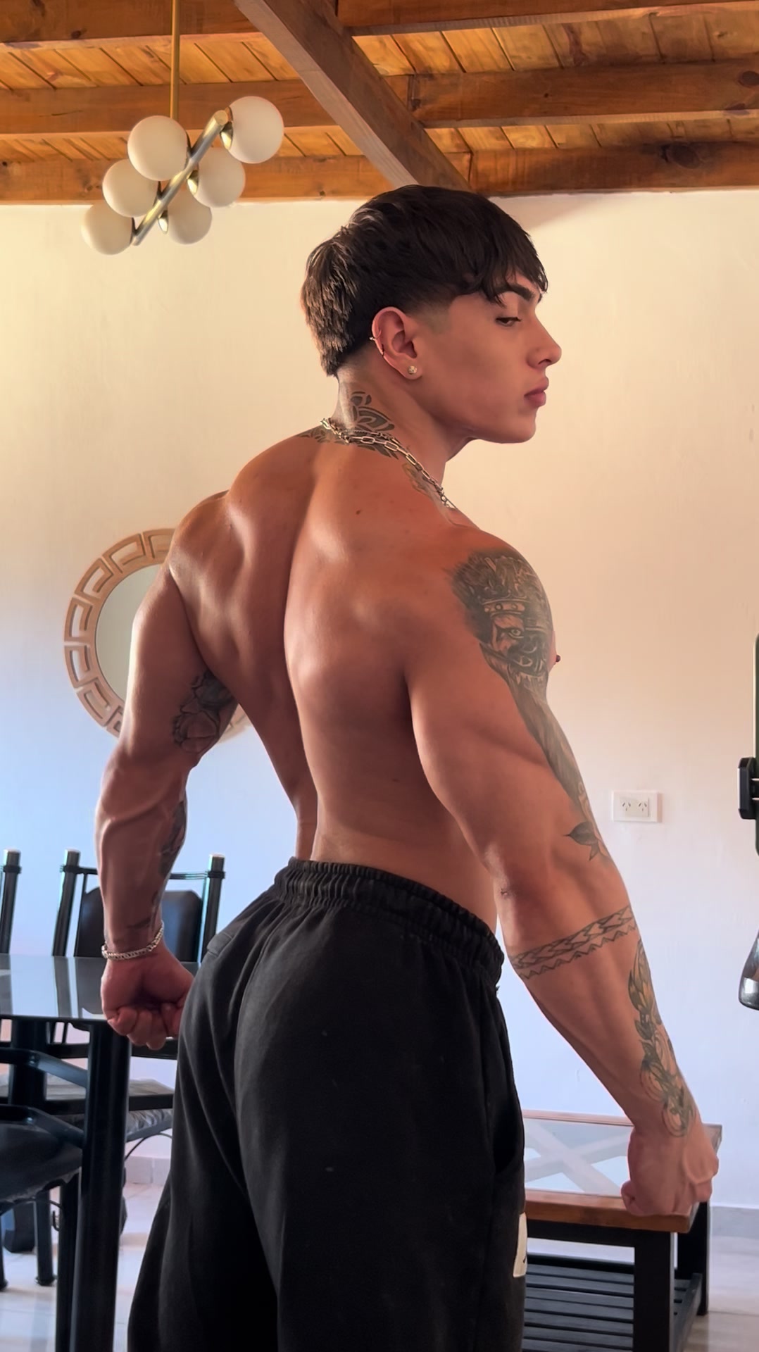 @Nicolás
