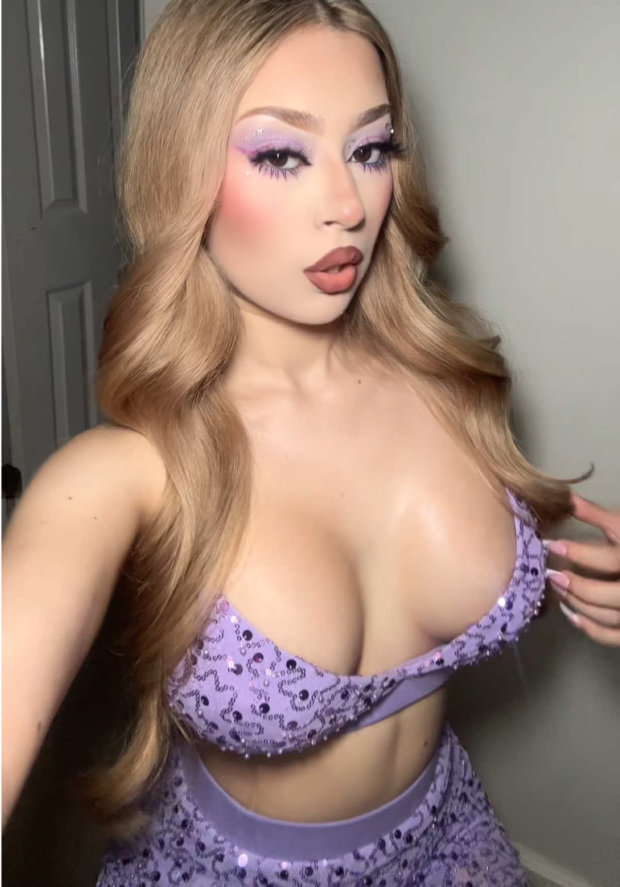 @Andrea♡‧₊˚