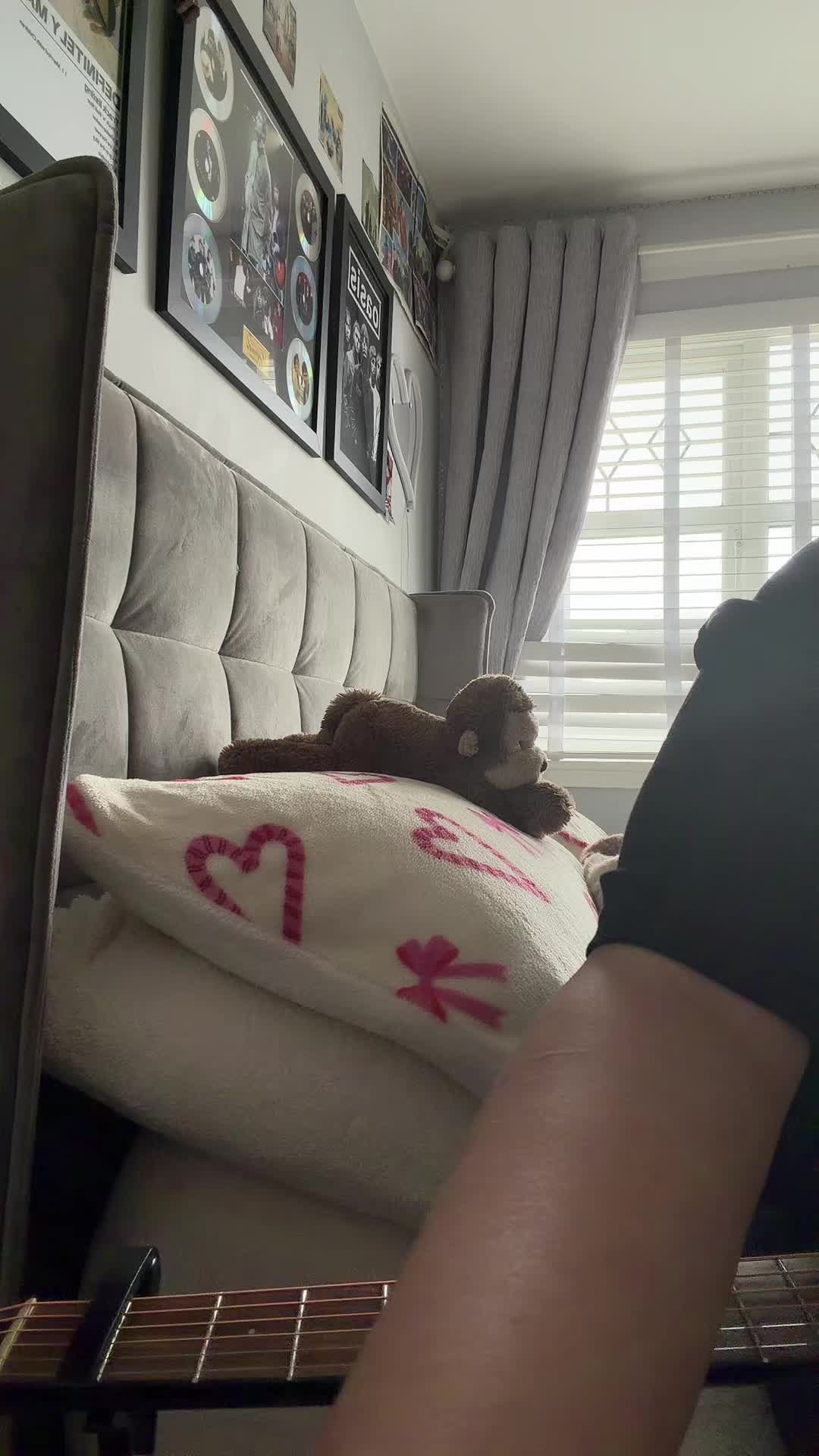@oliviadecember10