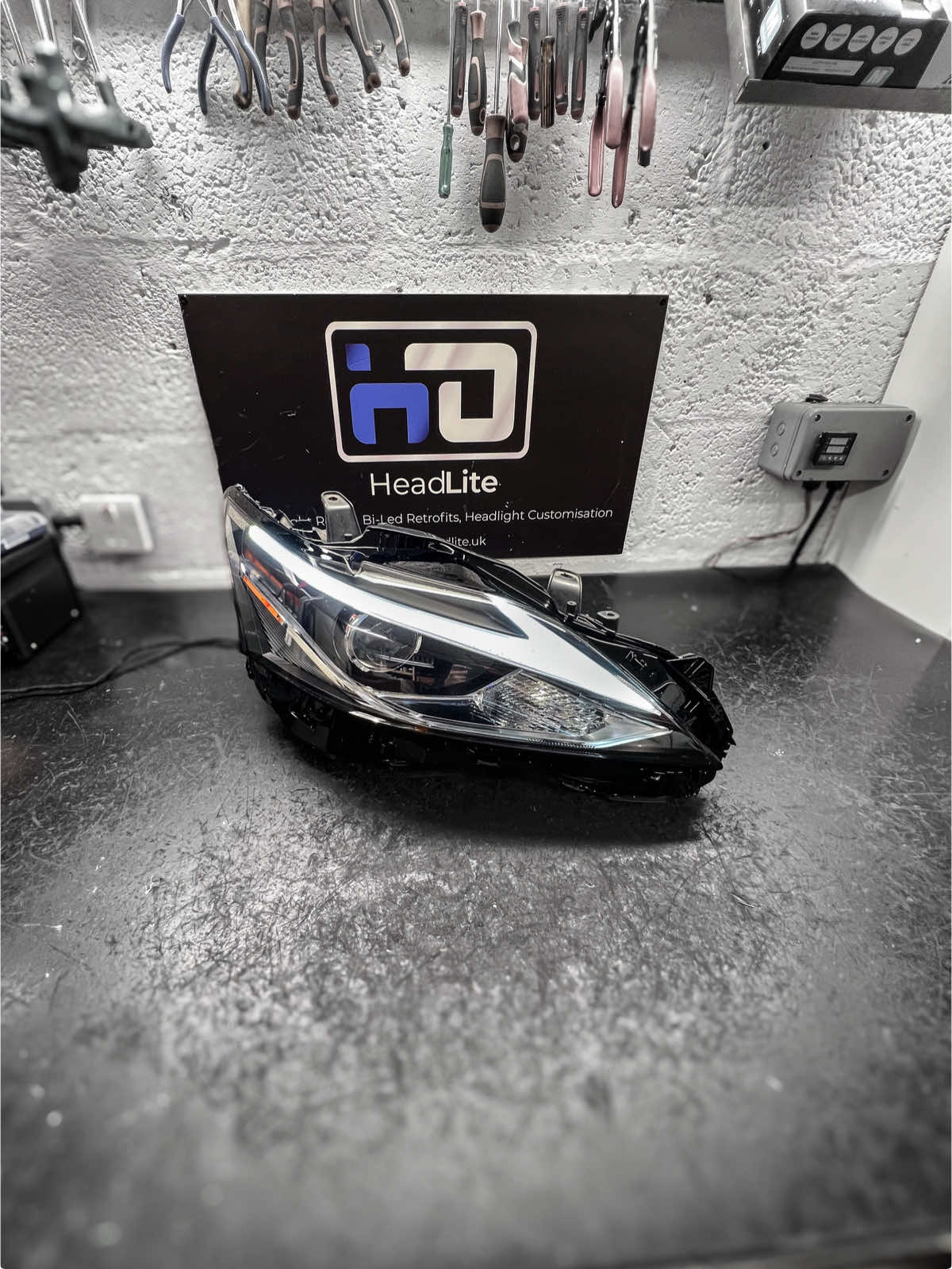 @HeadLite.UK